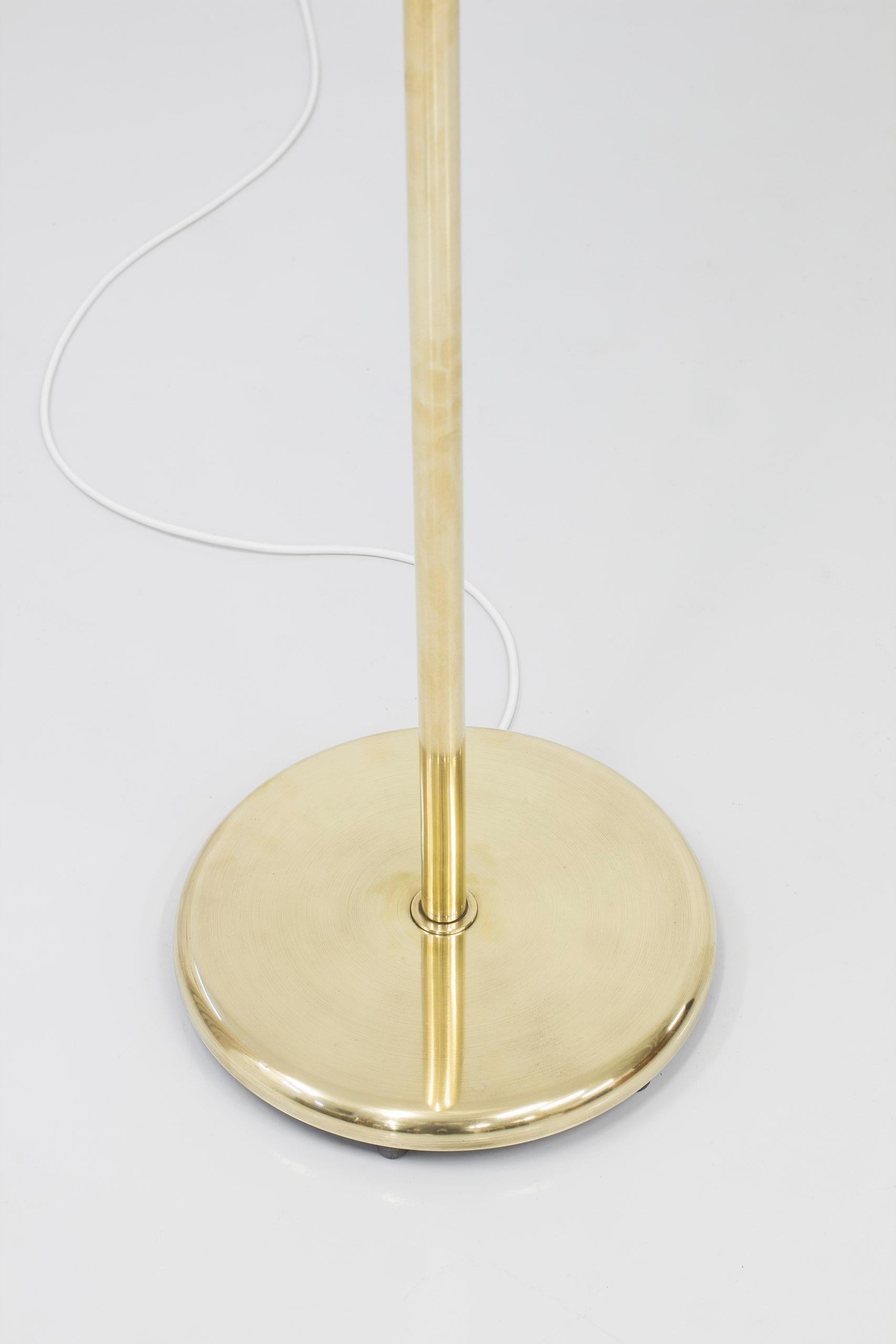 Brass and Glass Floor Lamp 15193 by Harald Notini, Böhlmarks, Sweden For Sale 6