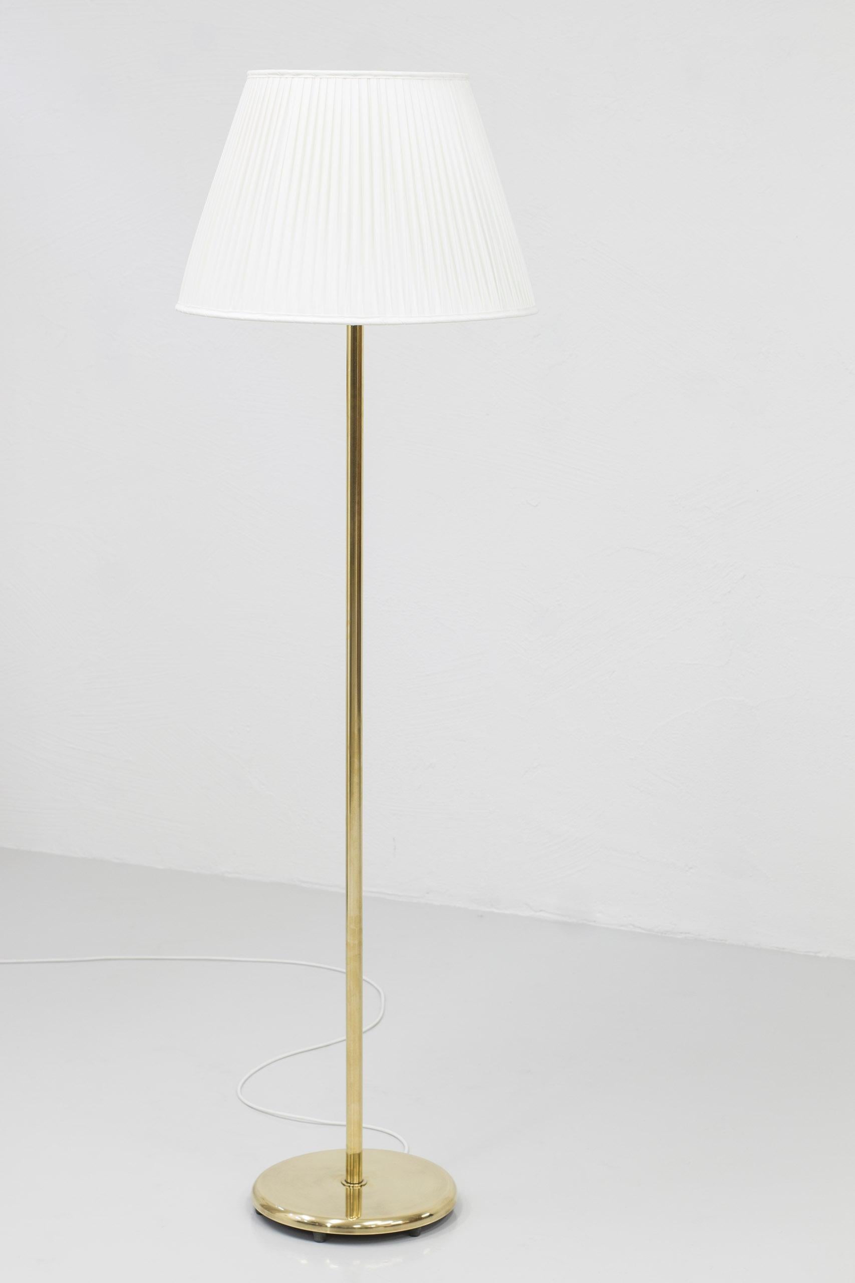 Brass and Glass Floor Lamp 15193 by Harald Notini, Böhlmarks, Sweden For Sale 7