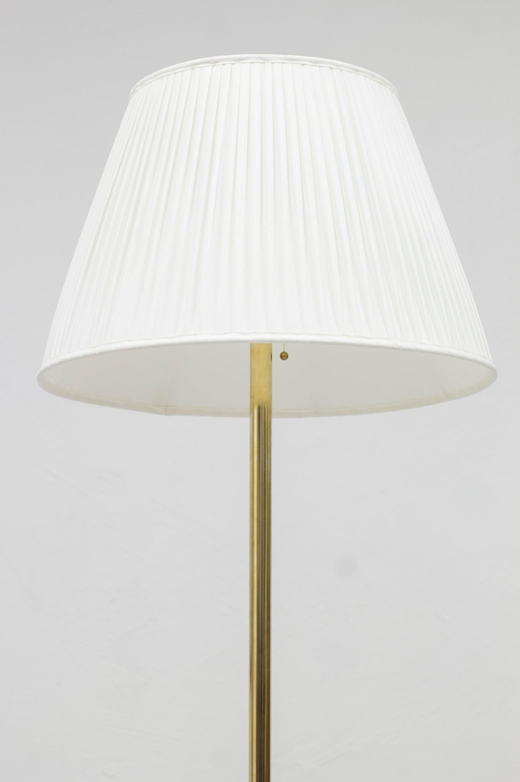 Brass and Glass Floor Lamp 15193 by Harald Notini, Böhlmarks, Sweden For Sale 1
