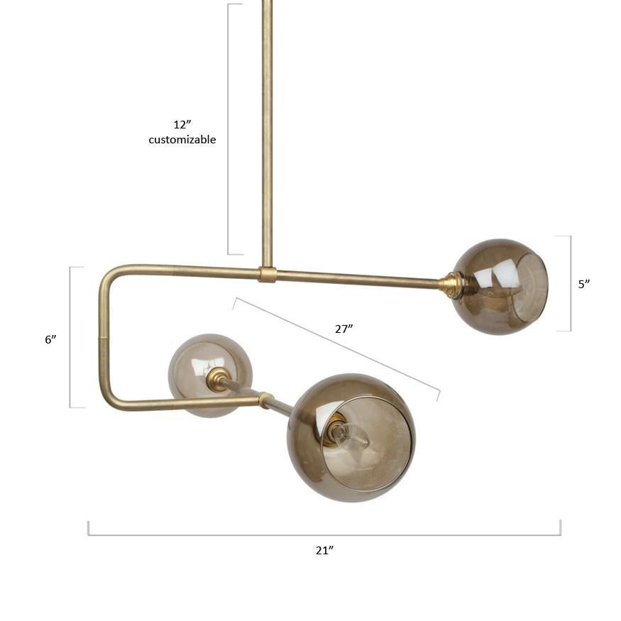 Dreifach-Pendelleuchte aus Messing und Glas mit Kugeln (amerikanisch) im Angebot