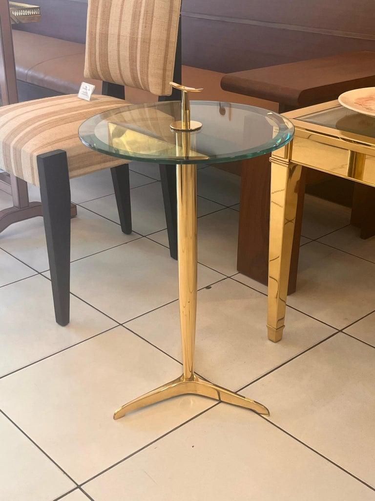 Gueridon in ottone e vetro,
piano in vetro spesso e smussato
H. H. senza manico: 60 cm.

