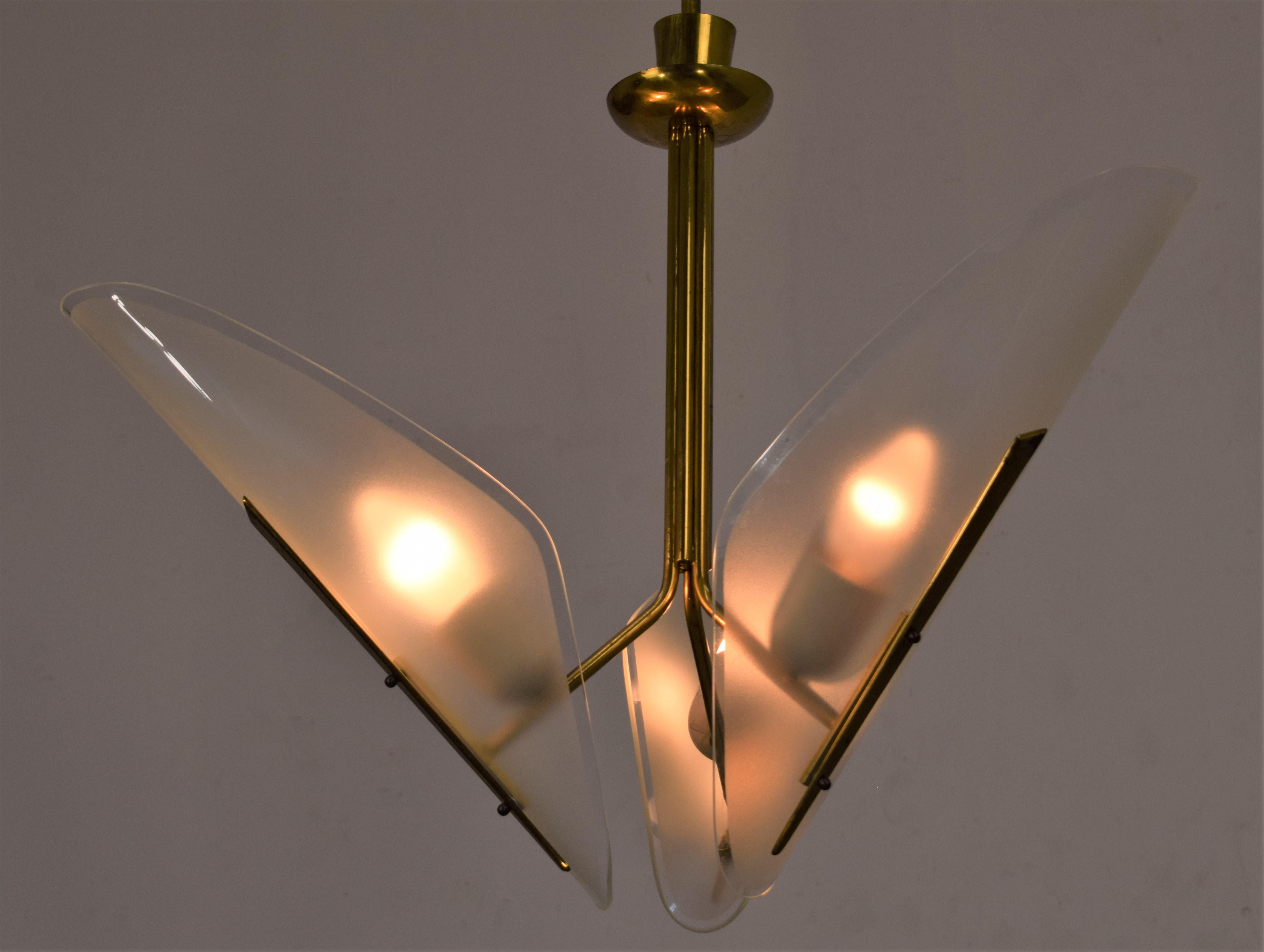 Mid-Century Modern Brass and Glass Italian Chandelier, 1950s For Sale