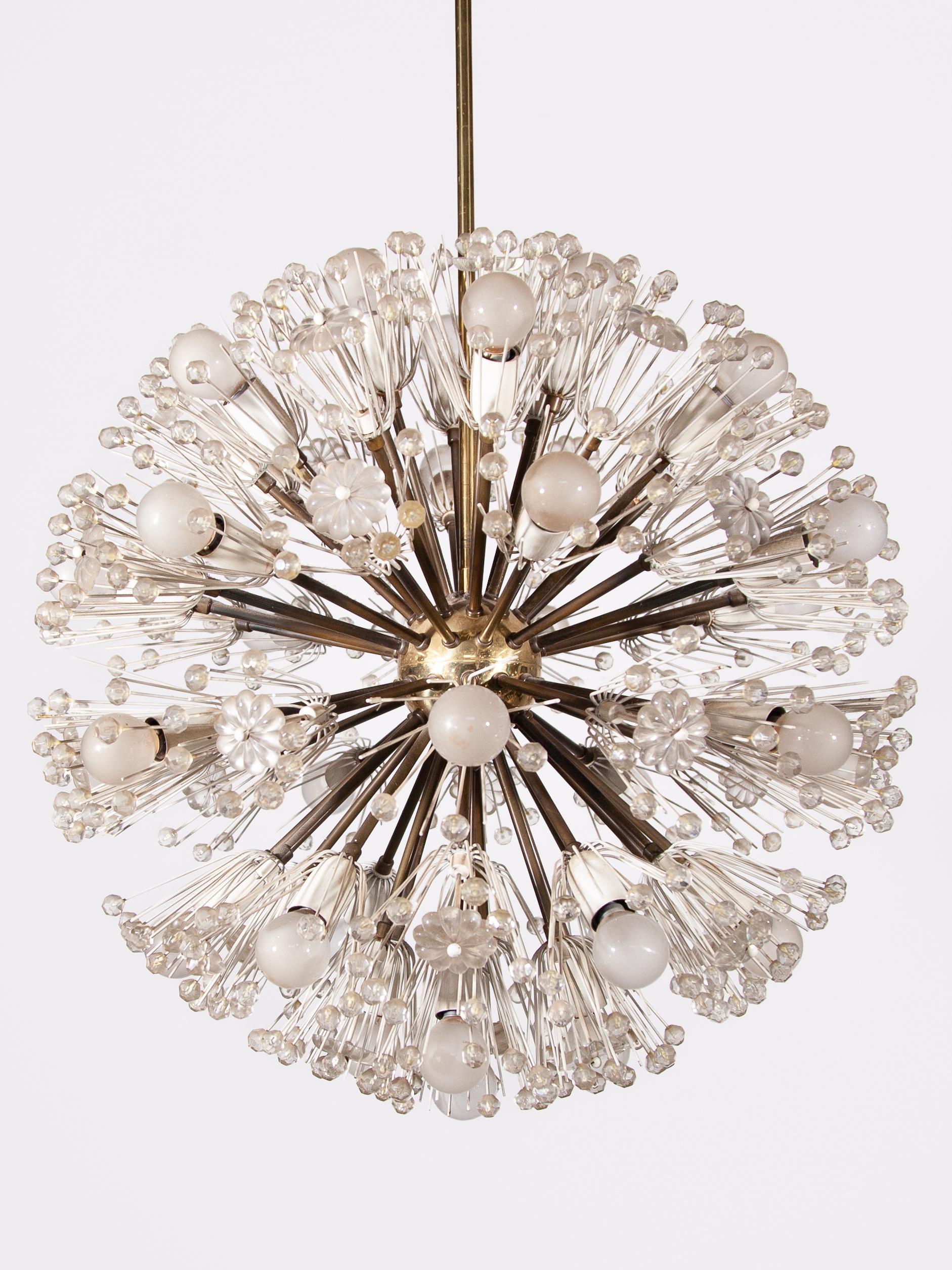Araña de copos de nieve de latón y cristal de Emil Stejnar para Rupert Nikoll en Bueno estado para la venta en Antwerp, BE