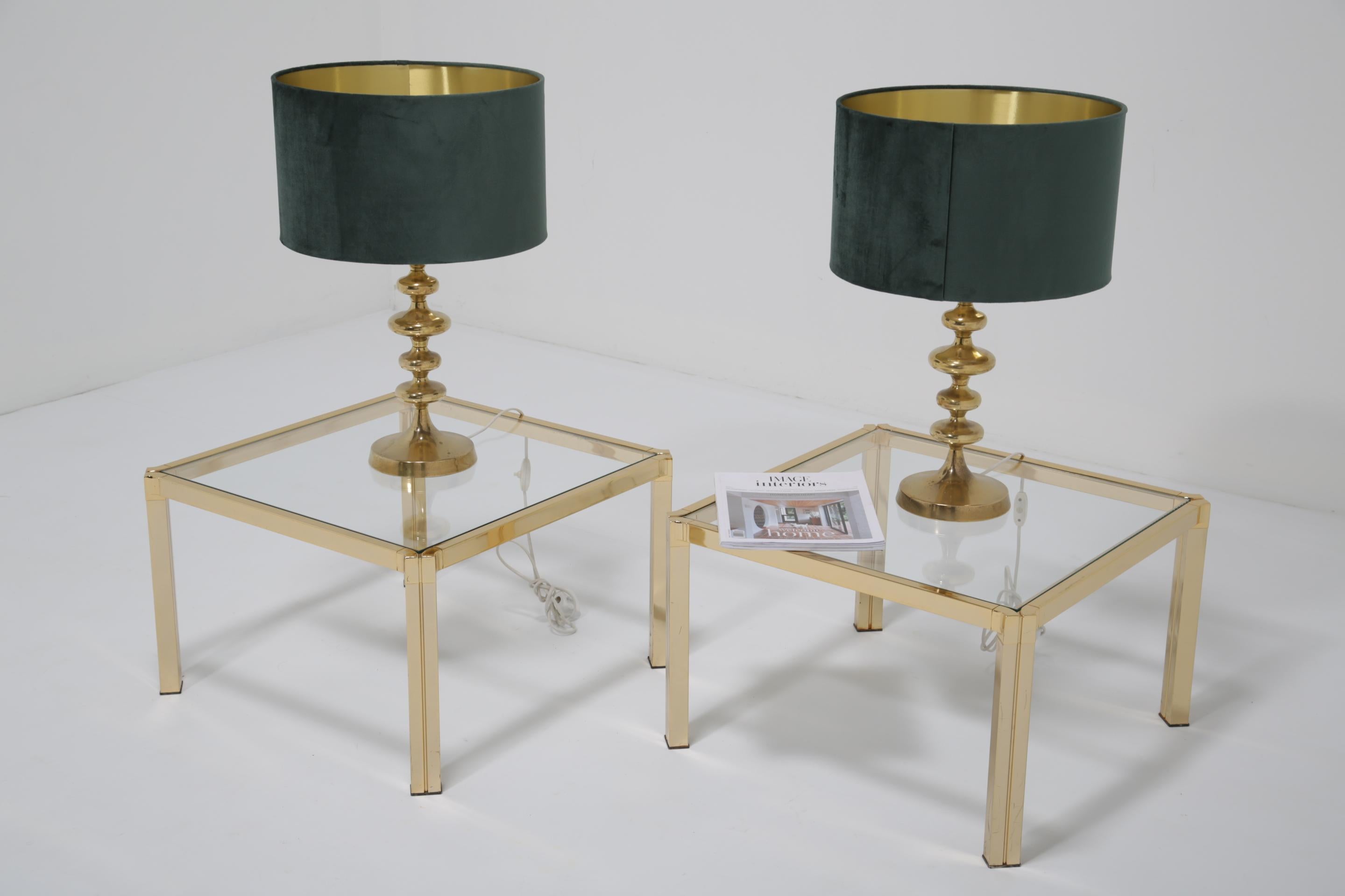 Ottone Tavolini in ottone e vetro del Medioevo Tavolino da tavolo Tavolino da lampada Pinch Design in vendita