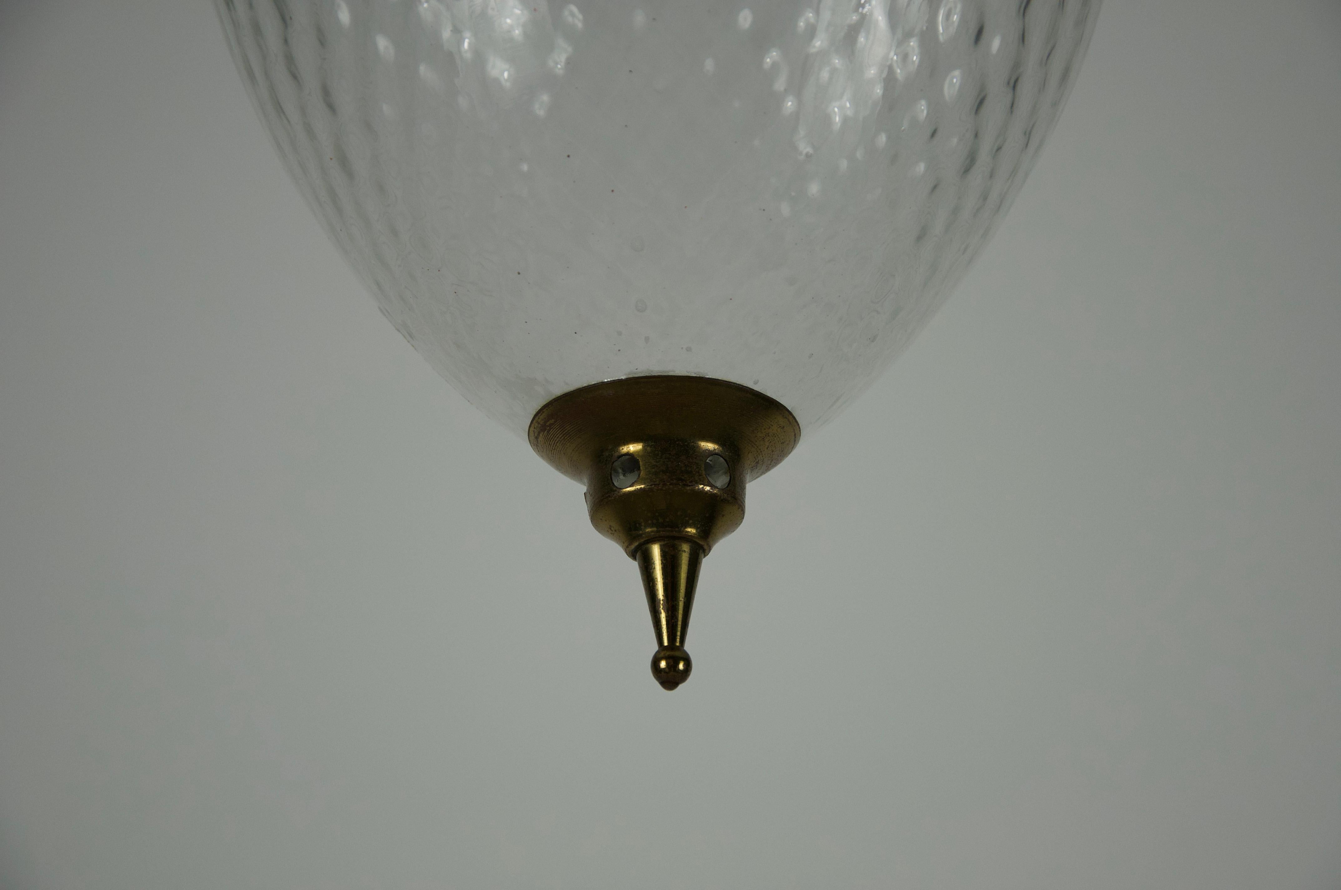 Lámpara colgante de latón y cristal de mediados de siglo, años 60, Italia en venta 6