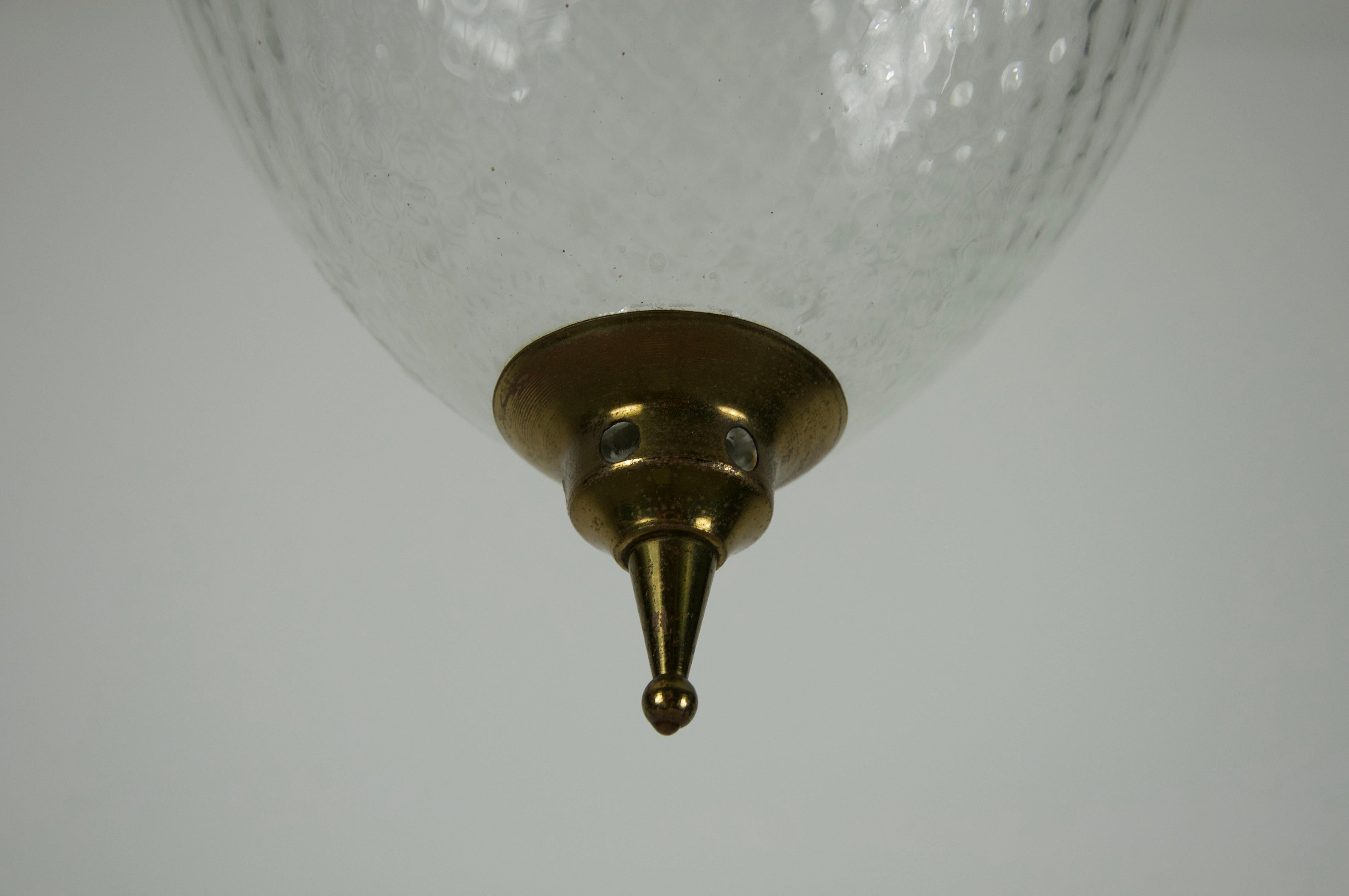 Lámpara colgante de latón y cristal de mediados de siglo, años 60, Italia en venta 7