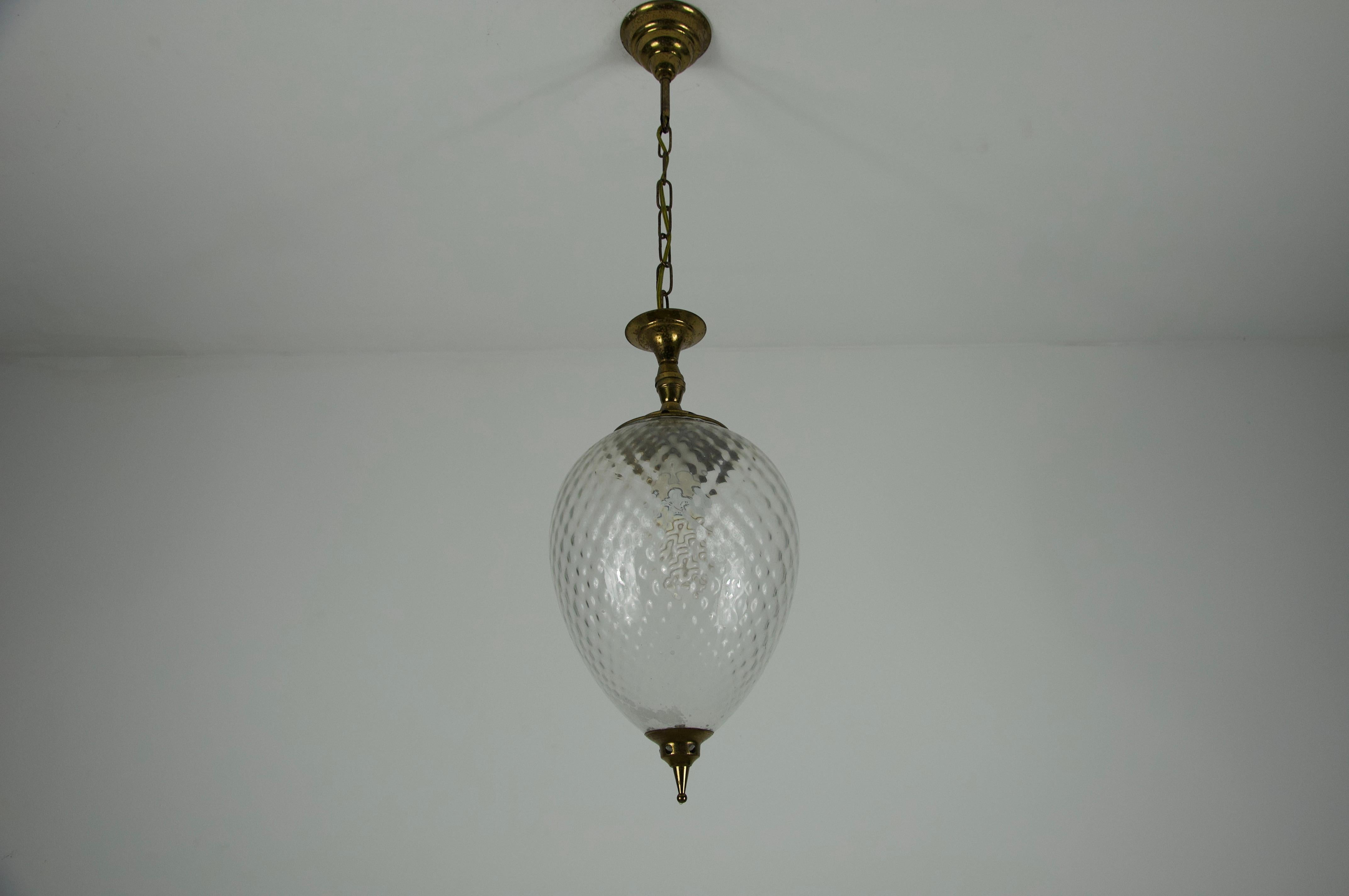 Lámpara colgante de latón y cristal de mediados de siglo, años 60, Italia Latón en venta