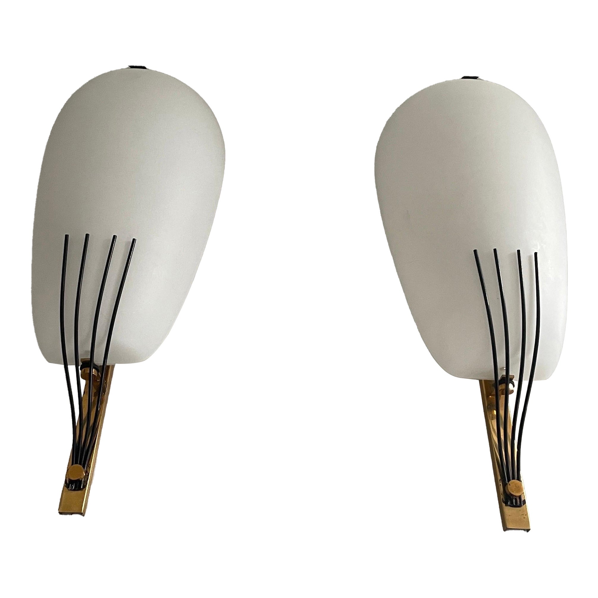 Pareja de candelabros de latón y cristal atribuidos a Stilnovo, 1960, Italia