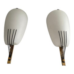 Paire d
appliques en laiton et verre attribuées à Stilnovo, 1960, Italie