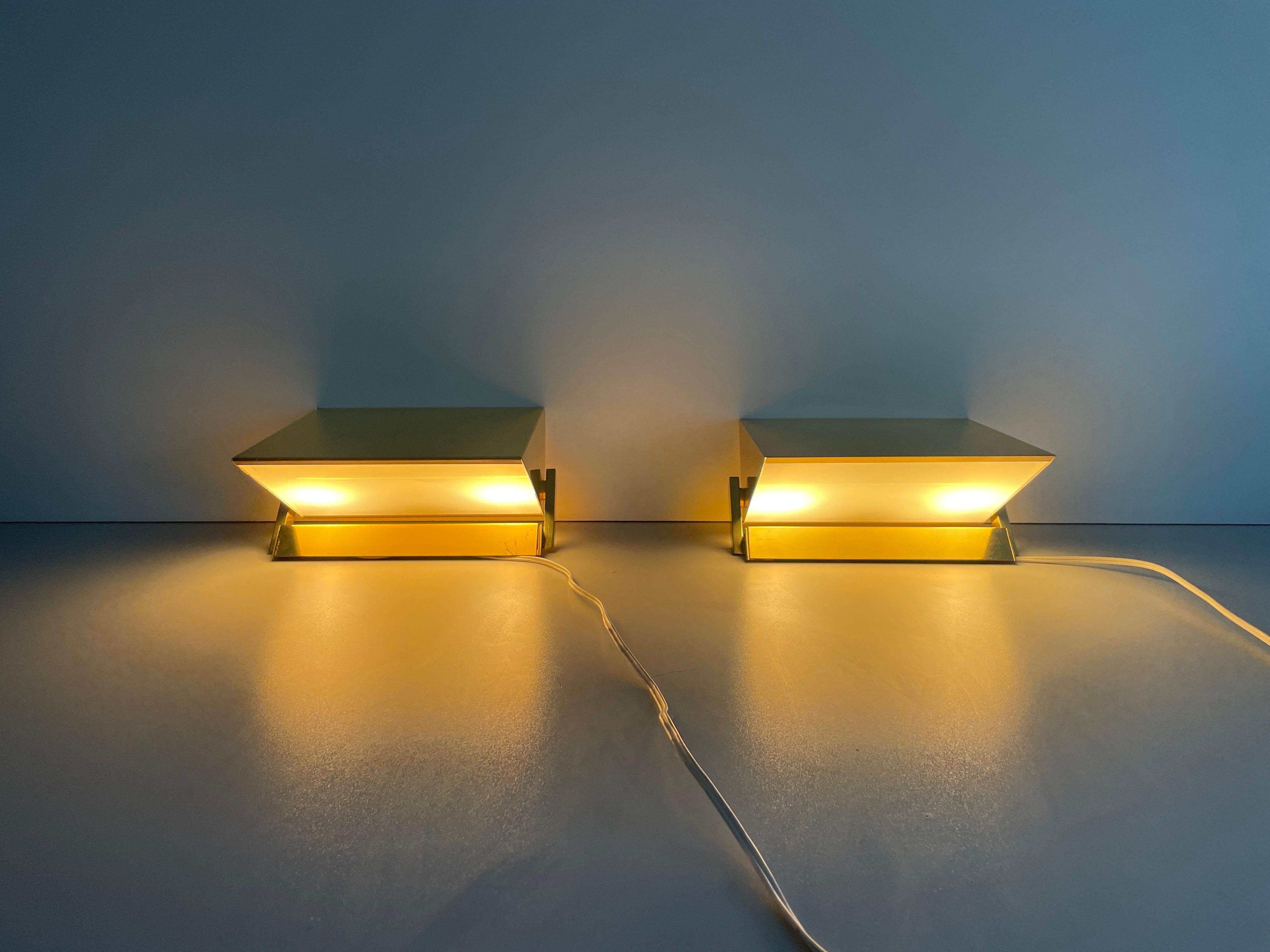 Pareja de candelabros de latón y cristal de Vereinigte Werkstätten, años 60, Alemania en venta 5