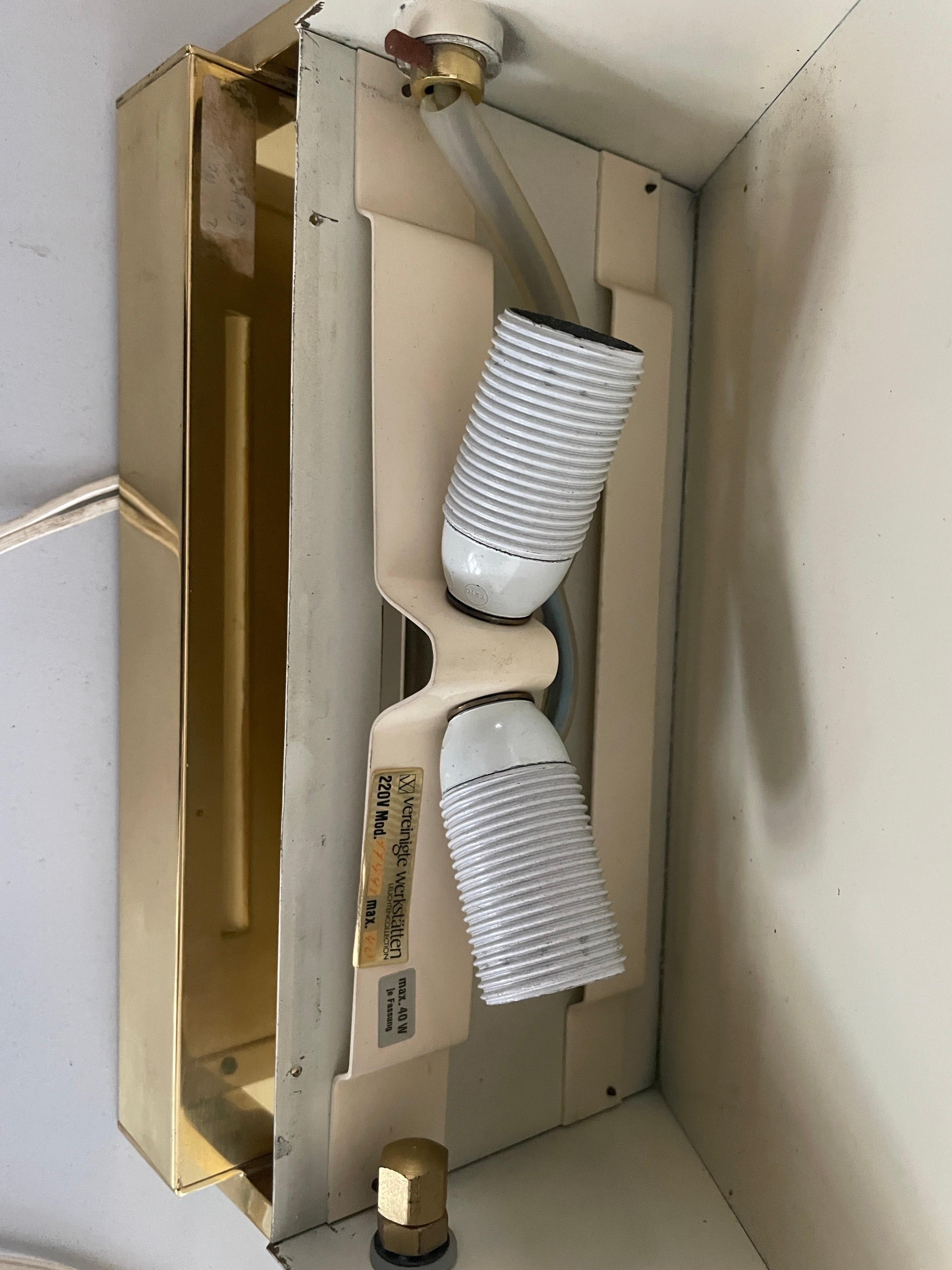 Pareja de candelabros de latón y cristal de Vereinigte Werkstätten, años 60, Alemania en venta 12