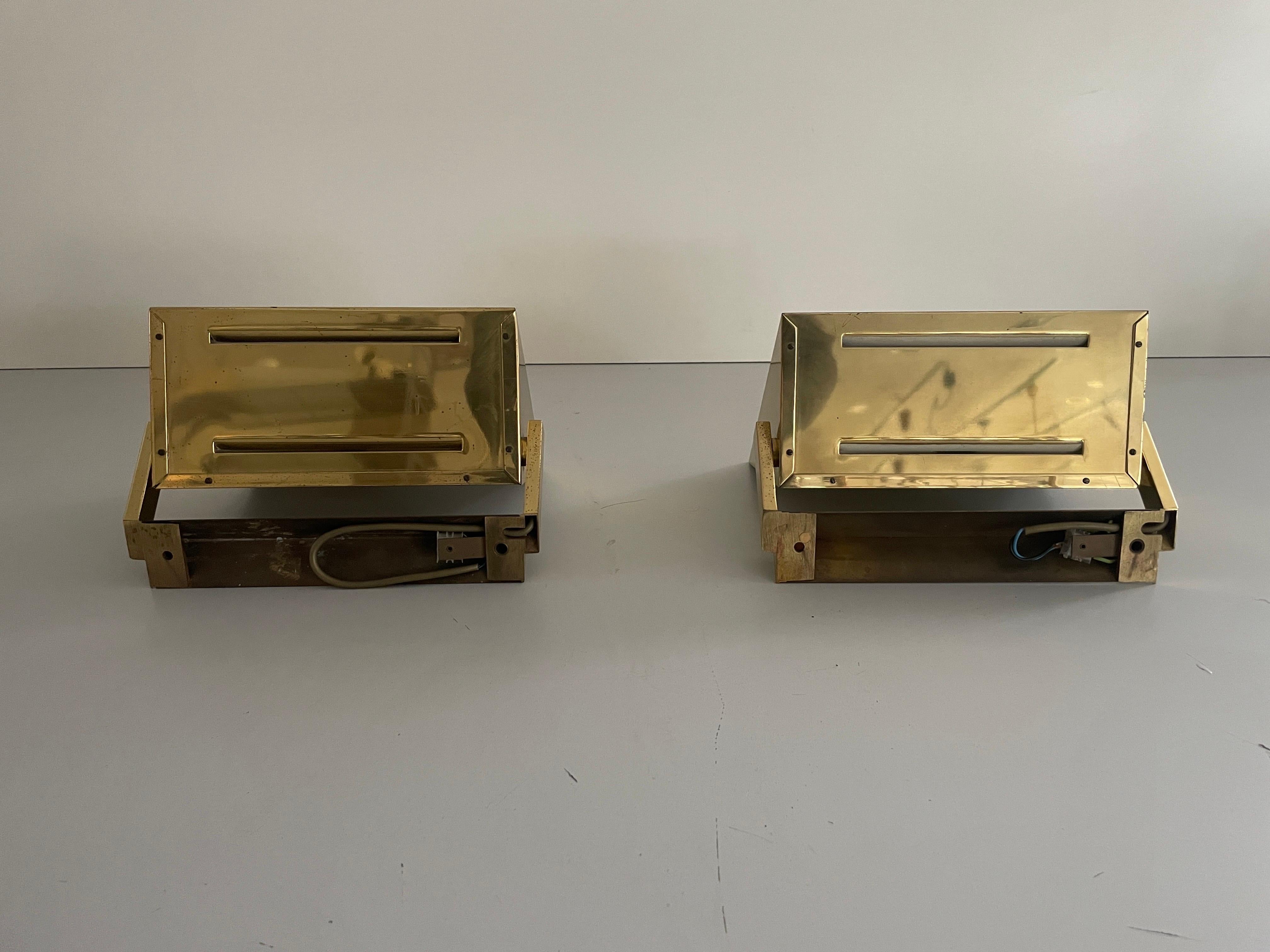 Pareja de candelabros de latón y cristal de Vereinigte Werkstätten, años 60, Alemania mediados del siglo XX en venta