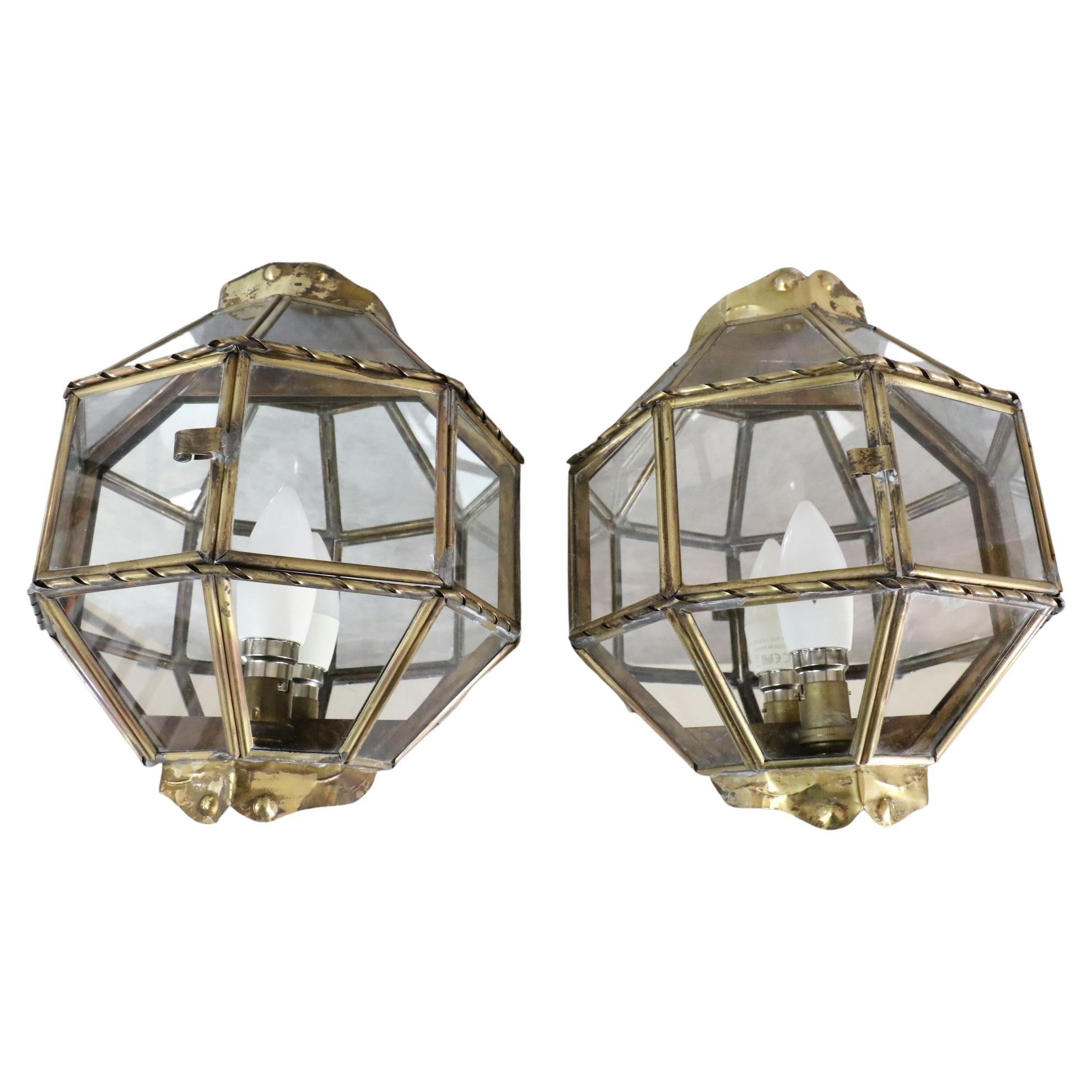 Brass and glass pair of vintage handcrafted wall lamps - 1940s, France

Beautiful minimal and geometric design highlighted by sophisticated details like the mirror in the back of the reflector and the twisted brass.

These beautiful sconces are
