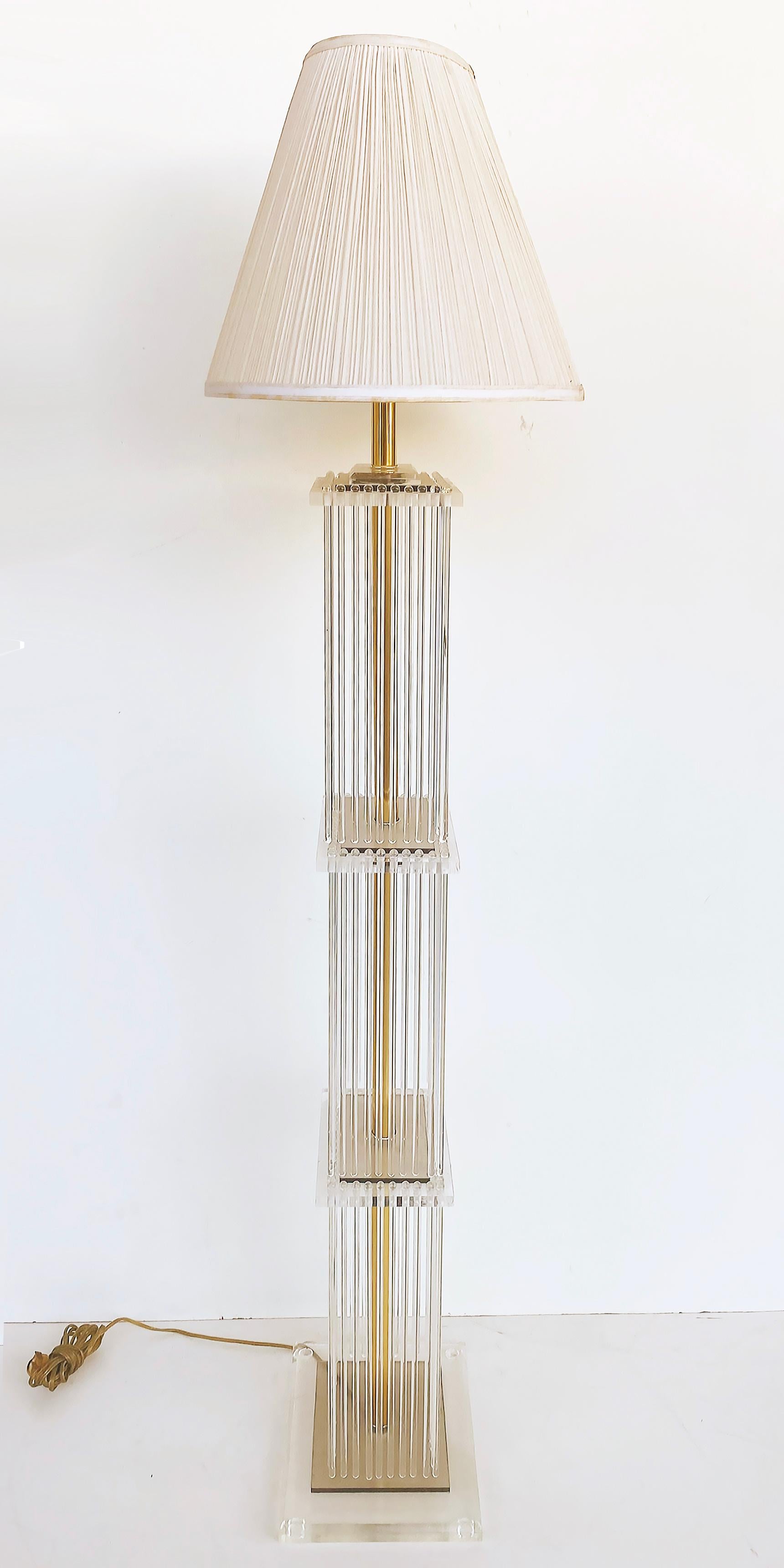 Brass and Glass Rod Floor Lamp, Gaetano Sciolari Lightolier Attributed 

Offered for sale is a brass and glass rod floor lamp attributed to Gaetano Sciolari for Lightolier.  This wonderful floor lamp is wired and in working condition.  It includes
