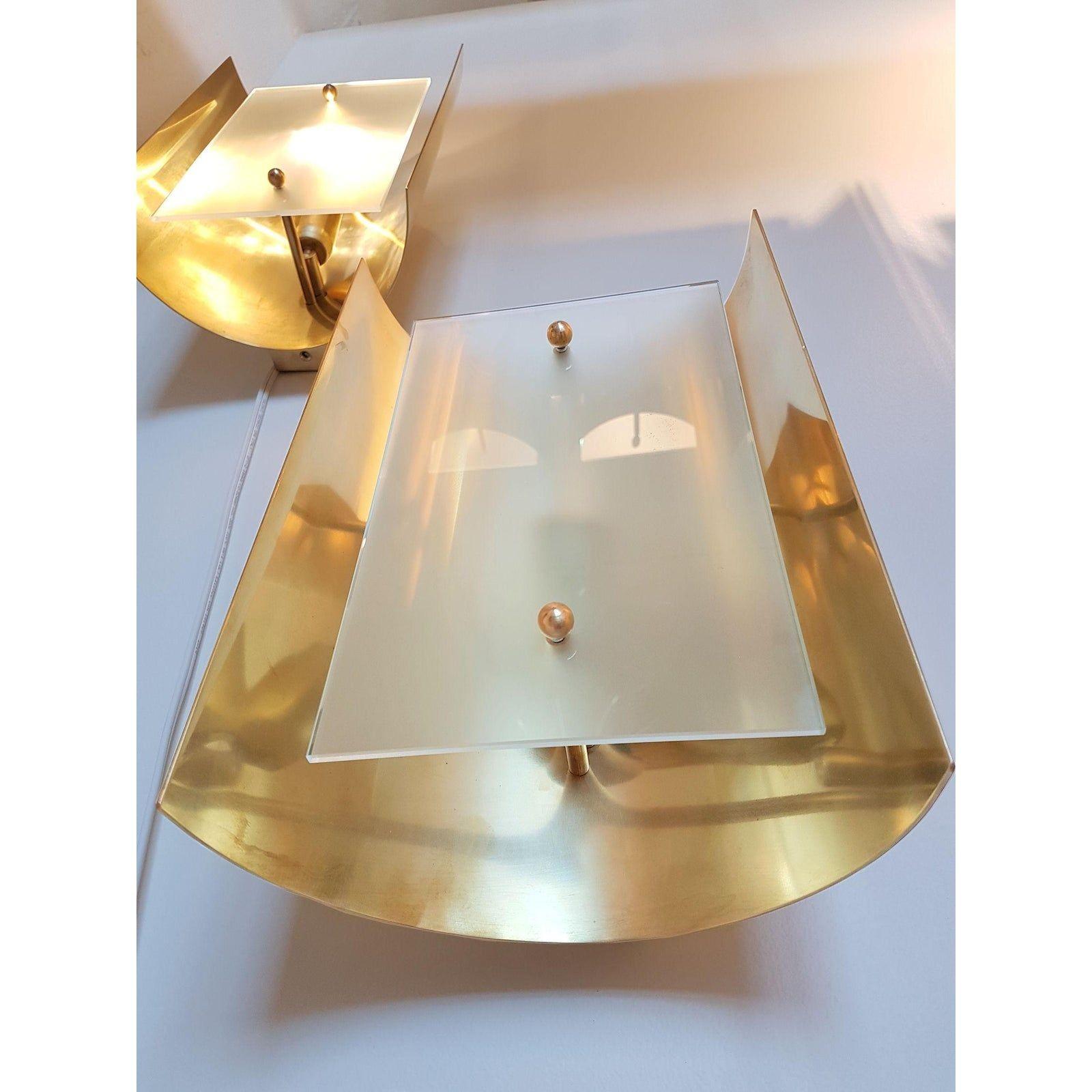 Paire d'appliques en laiton et verre en vente 1