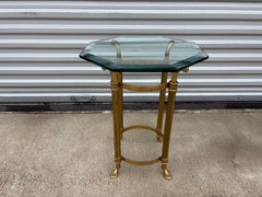 Table d'appoint en laiton et verre Par La Barge