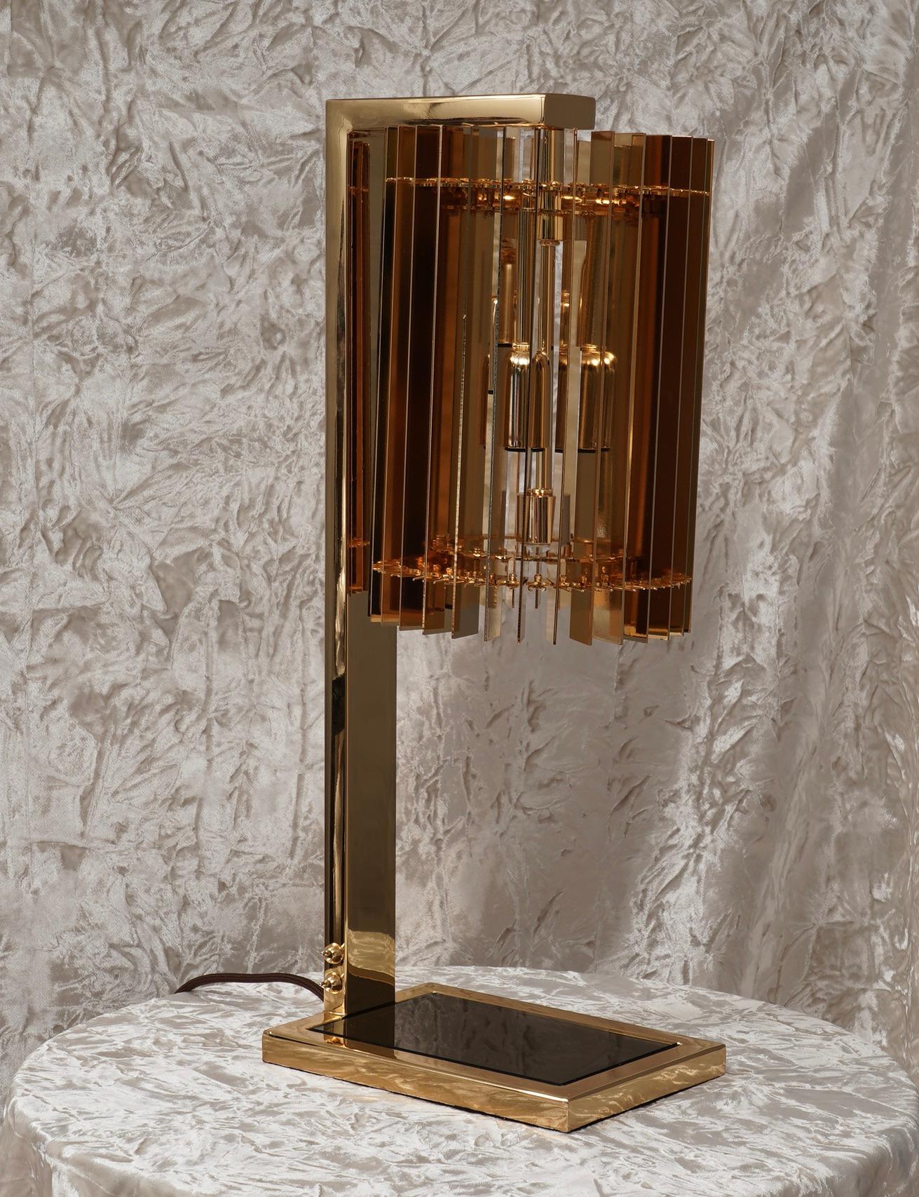 XXIe siècle et contemporain Lampe de bureau en laiton et verre, 2000 en vente