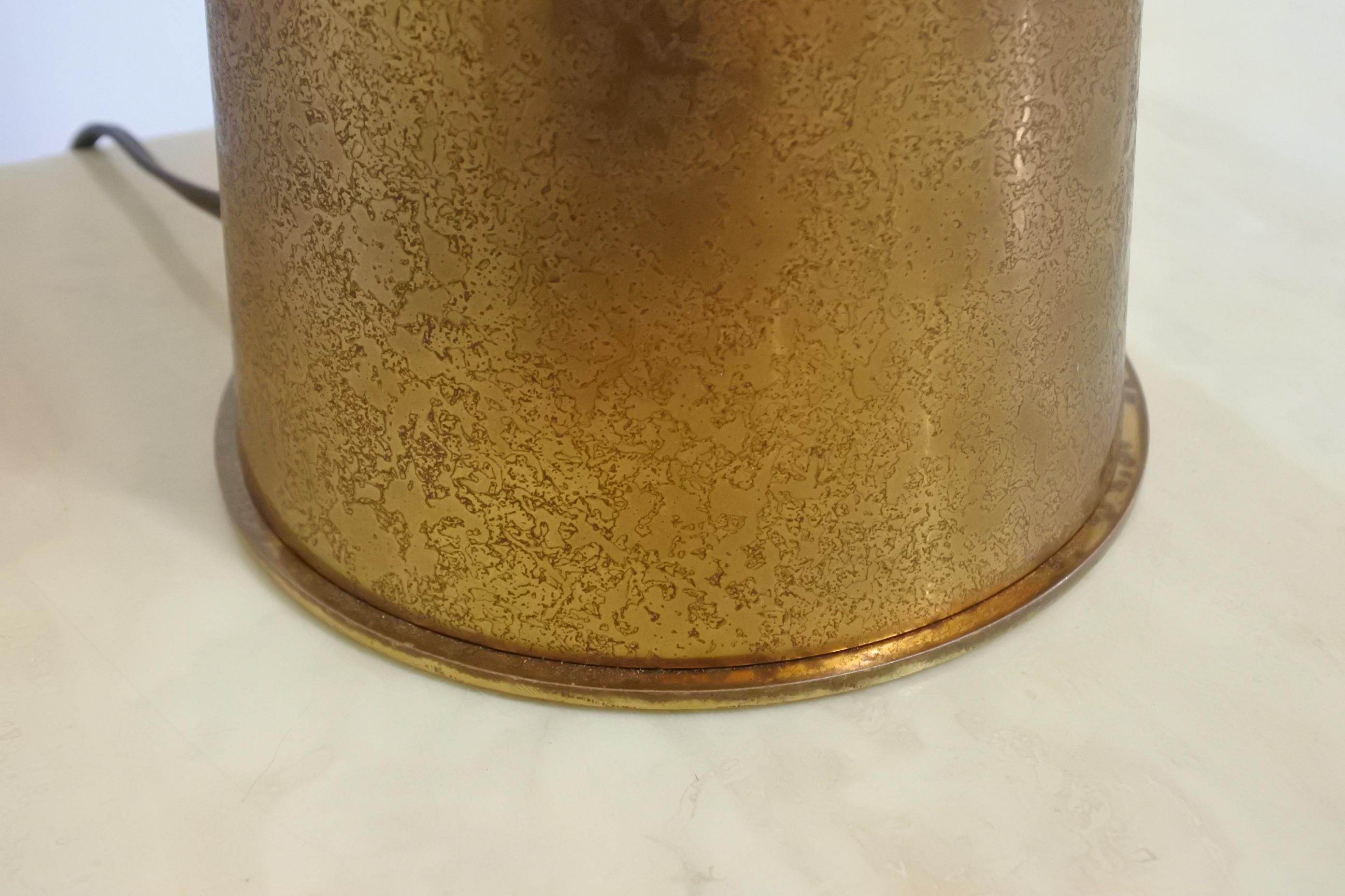 Lámpara de mesa de latón y cristal, Francia Años 60 en venta 3