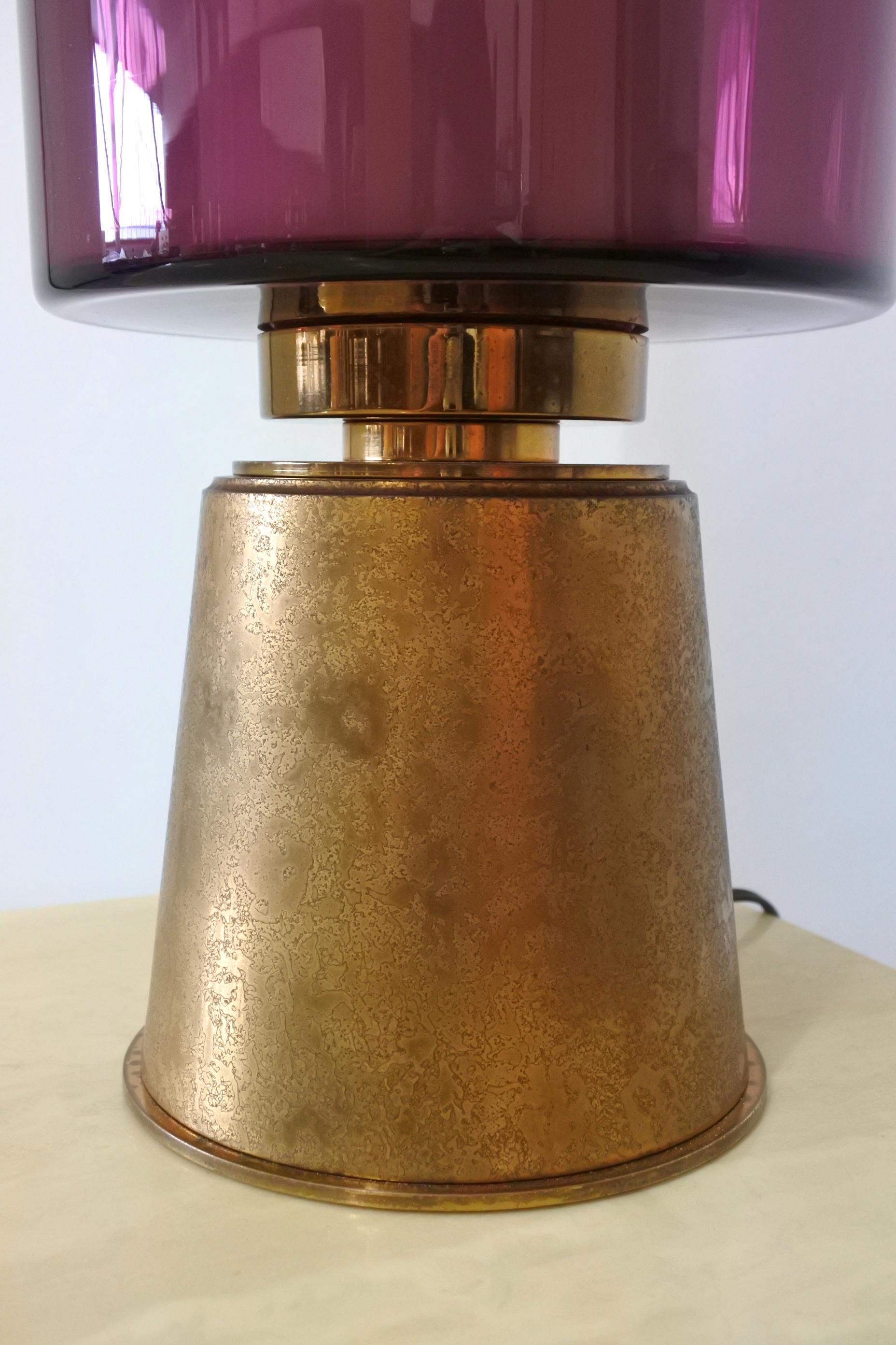 Lámpara de mesa de latón y cristal, Francia Años 60 en venta 2