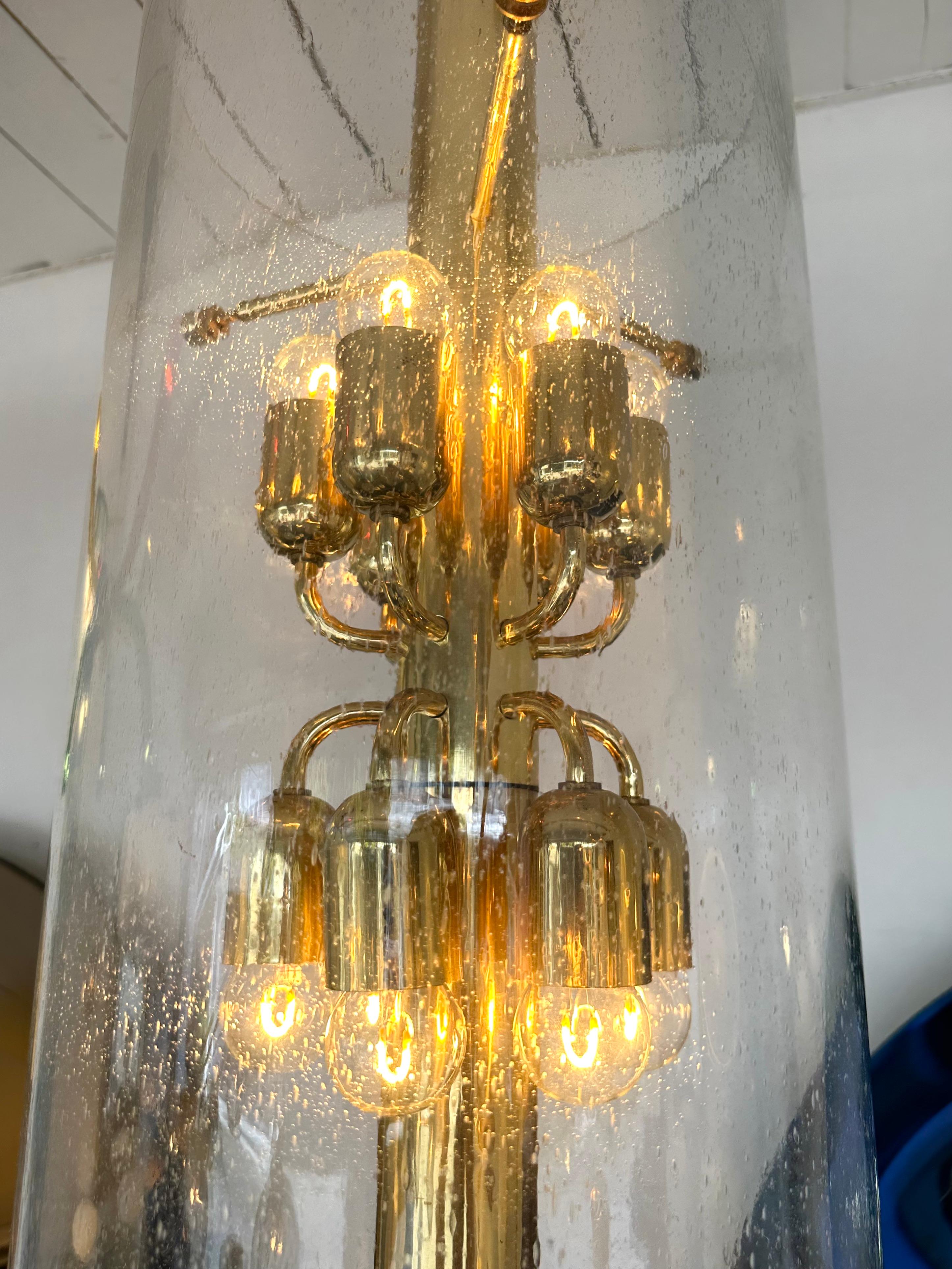 Brass and Glass Tube Chandelier. Italy, 1970s In Good Condition For Sale In SAINT-OUEN, FR