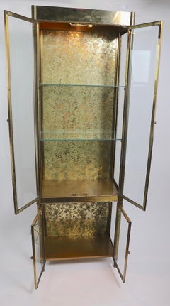 Vitrinenschrank aus Messing und Glas von Mastercraft
