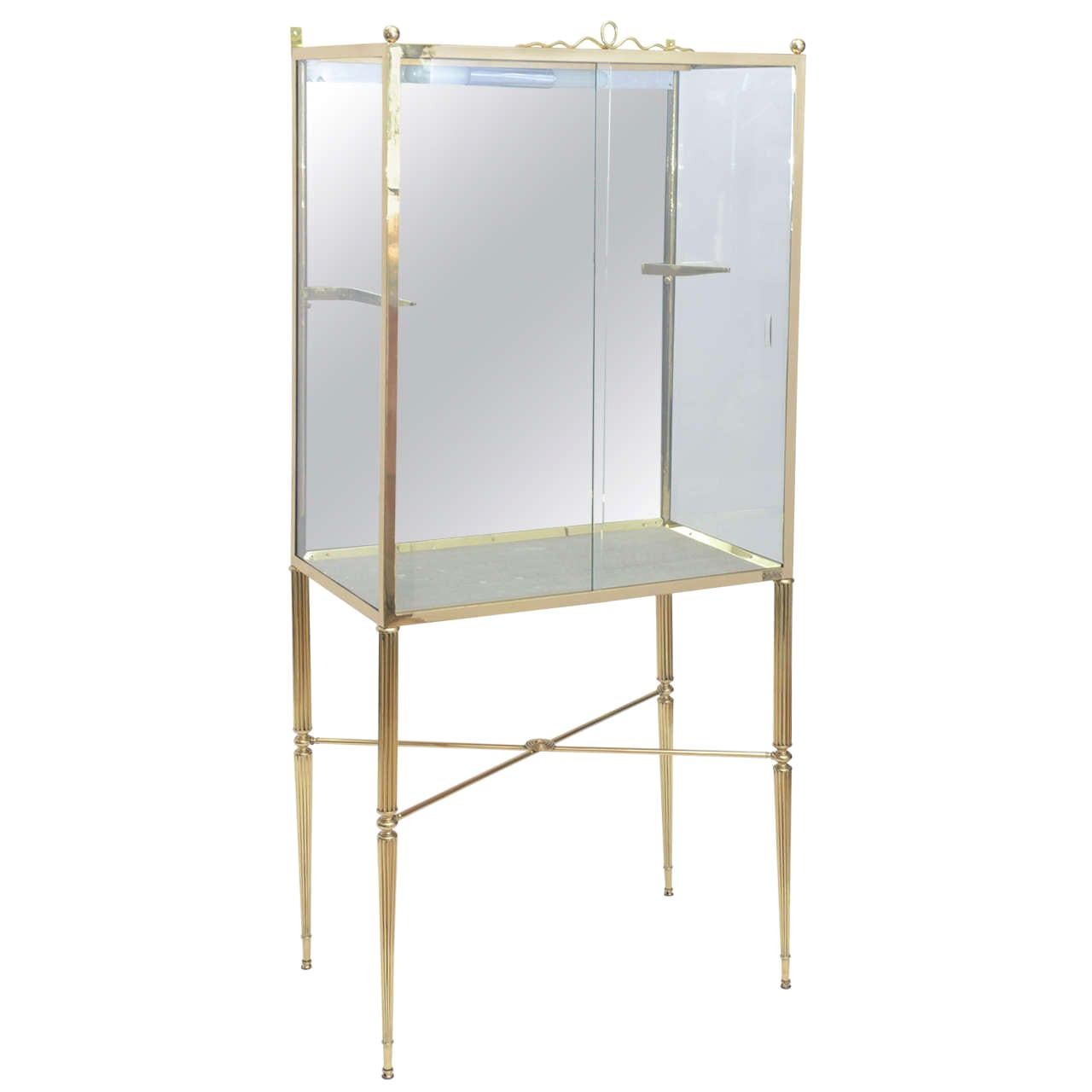 Vitrine aus Messing und Glas in der Art von Osvaldo Borsani im Angebot