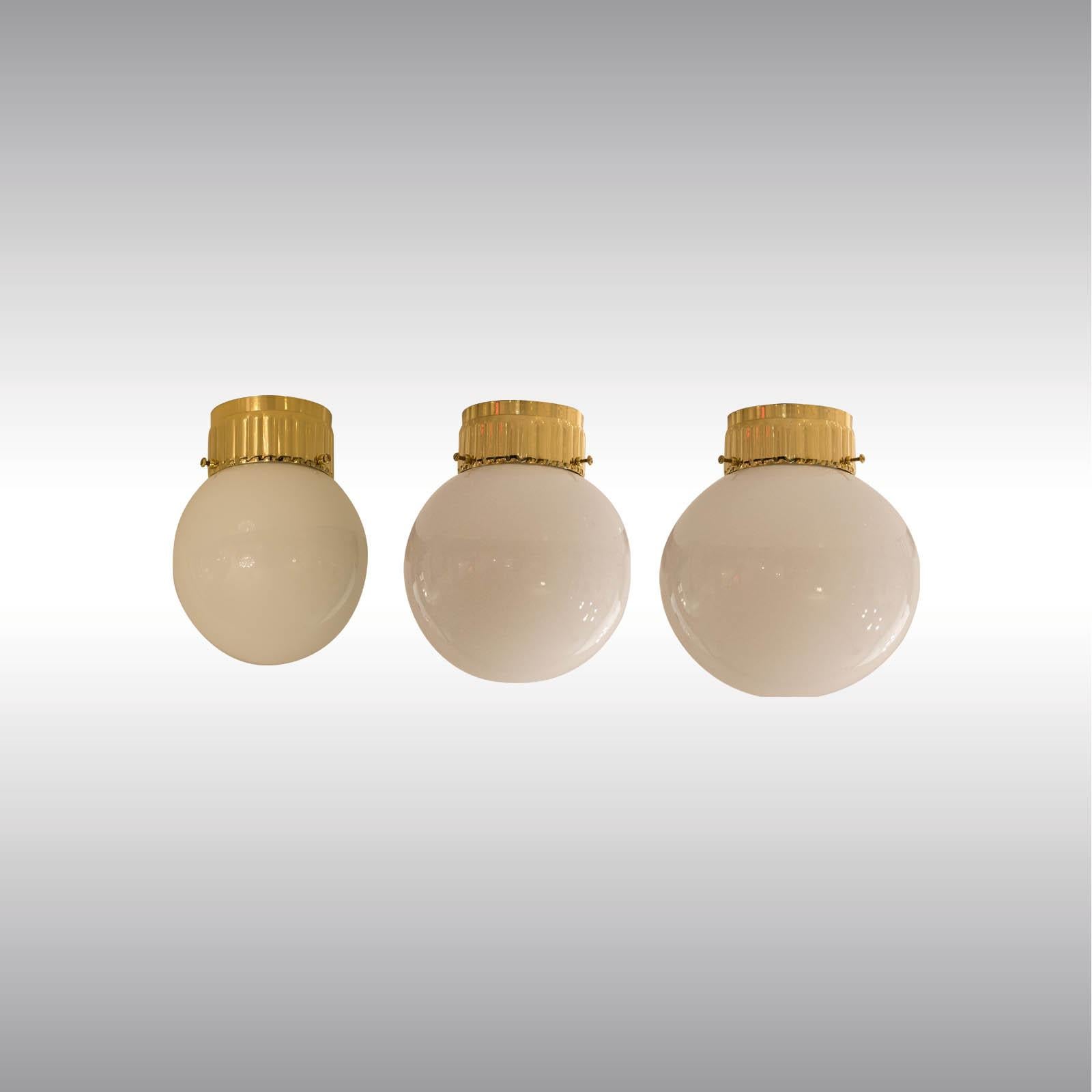 Autrichien Lampe murale en laiton et verre, réédition Ast3-14 en vente