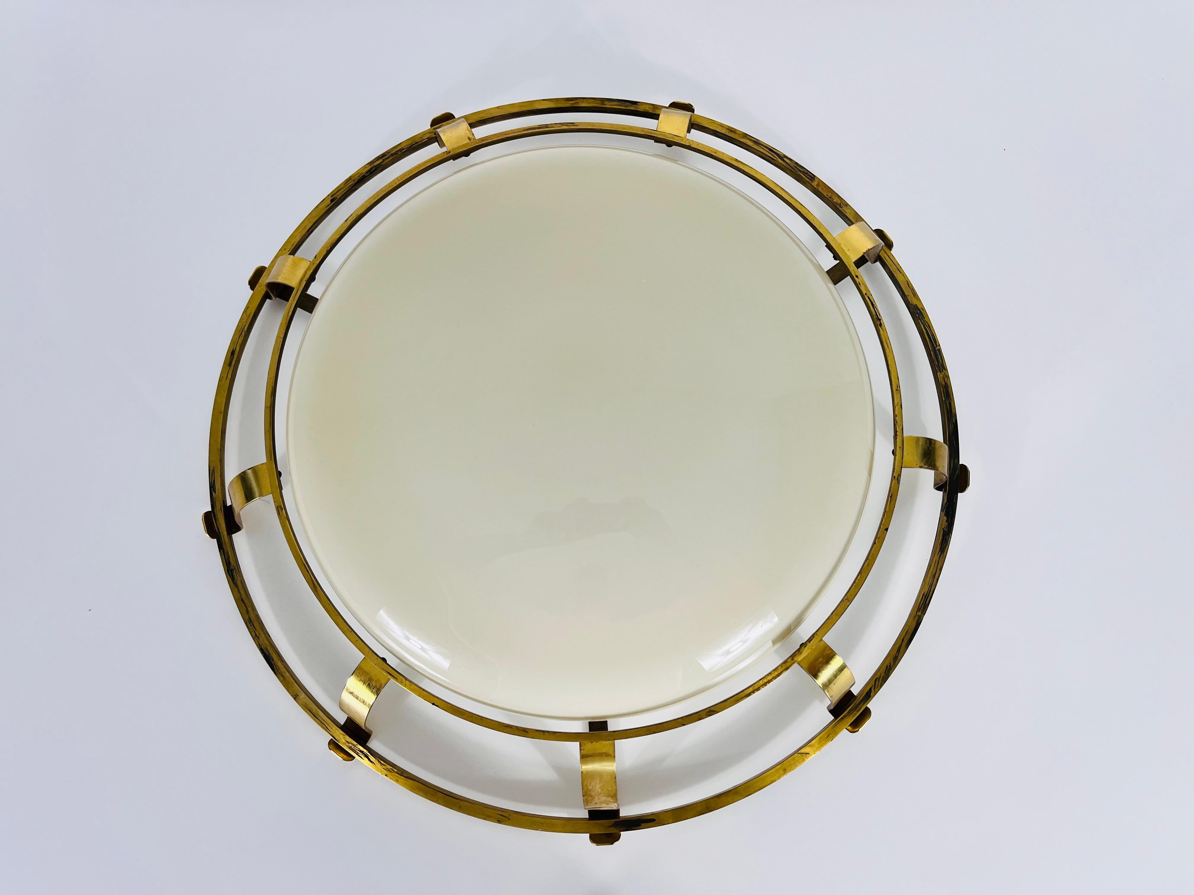 Brass and Glass Wall Lamp or Flush Mount, Italy, 1960s In Good Condition For Sale In Hagenbach, DE