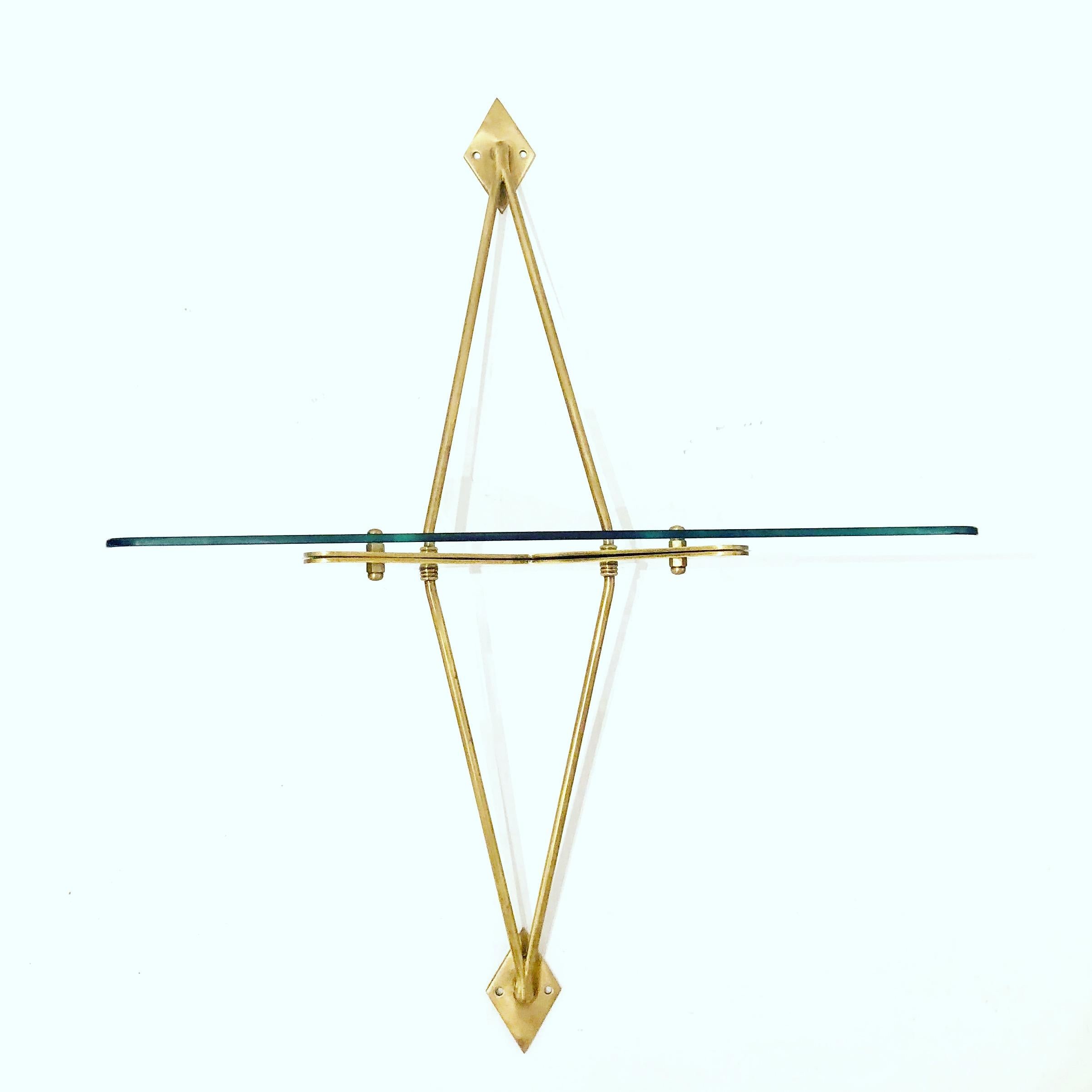 Mid-Century Modern Brass and Glass Wall-Mounted Angle Display Shelf Attributed to Fontana Arte
