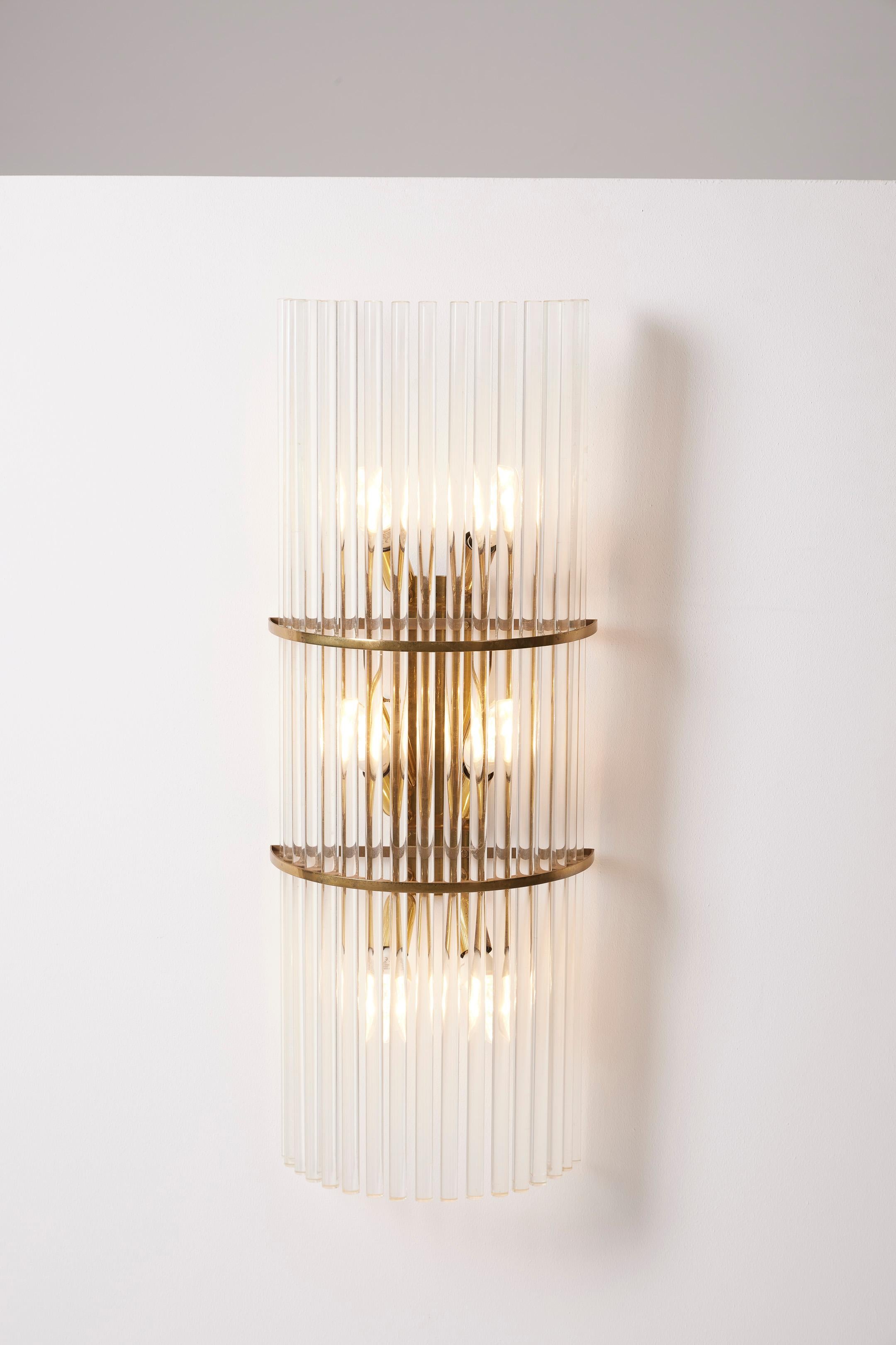  Gran aplique de pared de los años 70, de estilo Christophe Palme, fabricado en latón y cristal de Murano. Muy buen estado.
LP3062-LP3063-LP3064-LP3065-LP3066-LP3067