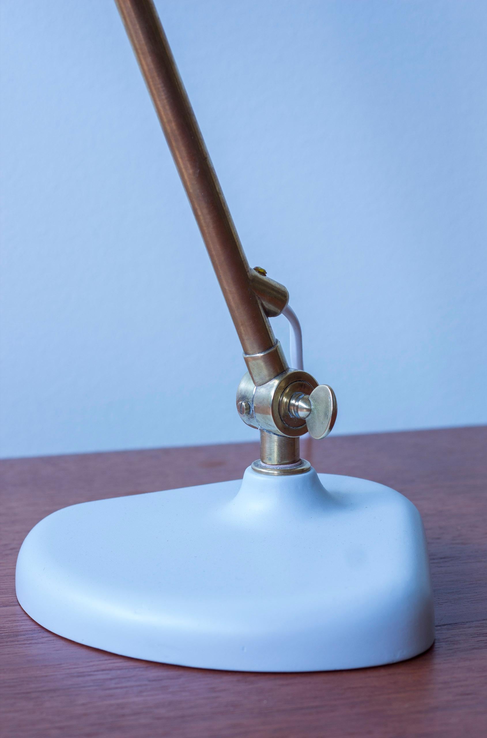 Lámpara de mesa de latón y gris mod. 532012 de Bertil Brisborg para Nordiska Kompaniet en venta 4