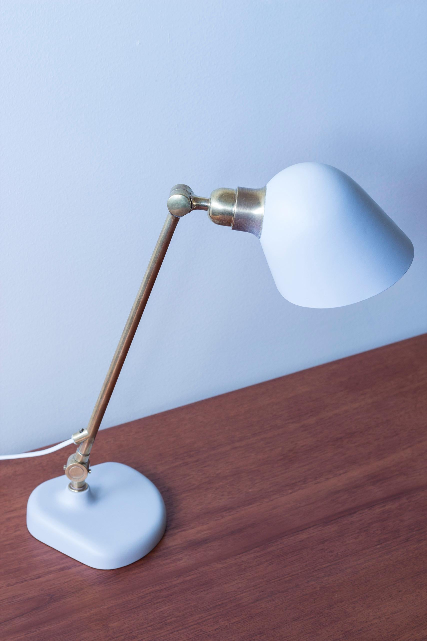 Lámpara de mesa Model No. 532012 fabricada para la serie 