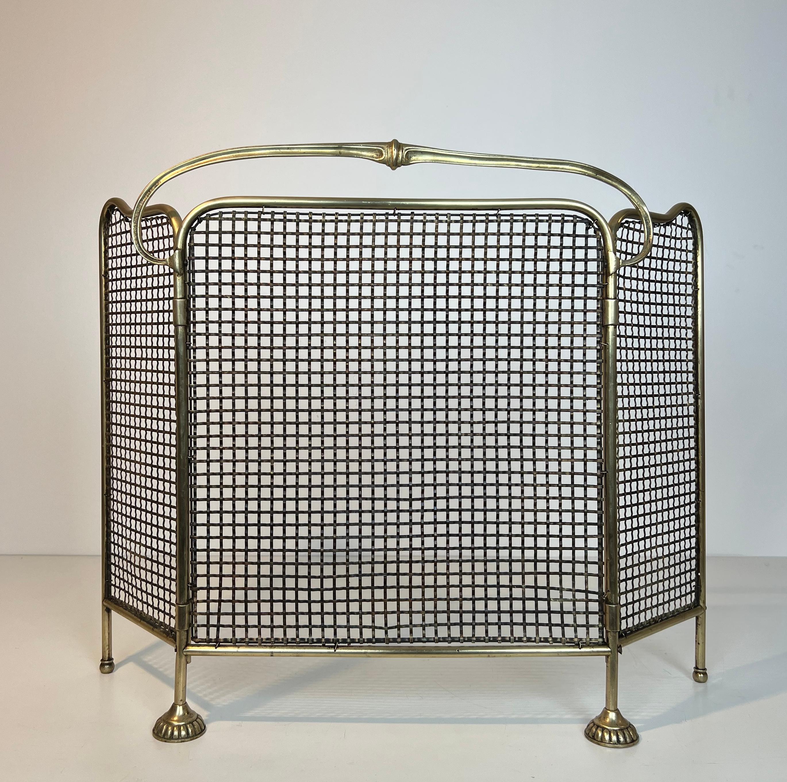 Art nouveau Écran de cheminée en laiton et grillage D'époque Art Nouveau. Circa 1900 en vente