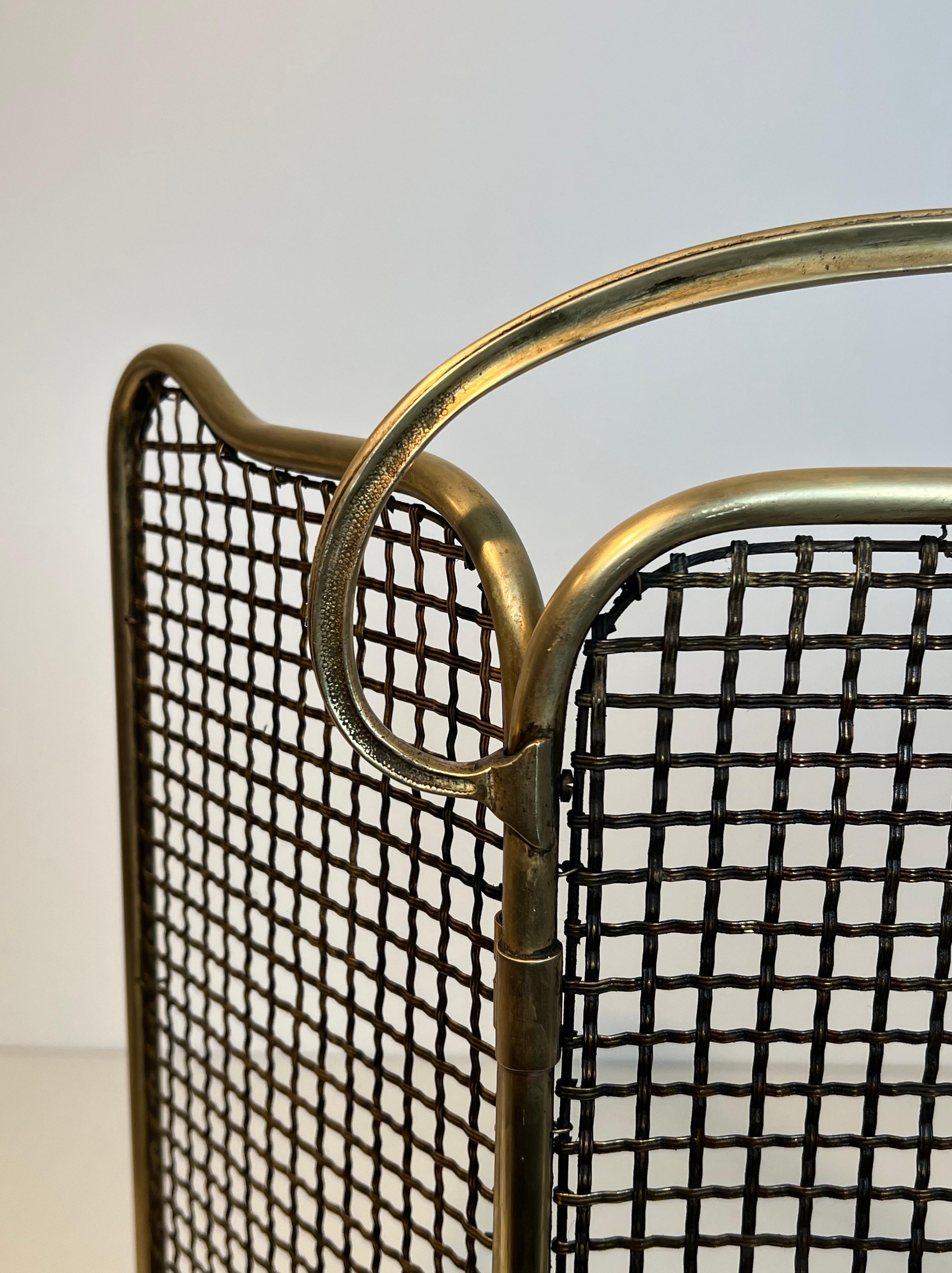 Début du 20ème siècle Écran de cheminée en laiton et grillage D'époque Art Nouveau. Circa 1900 en vente