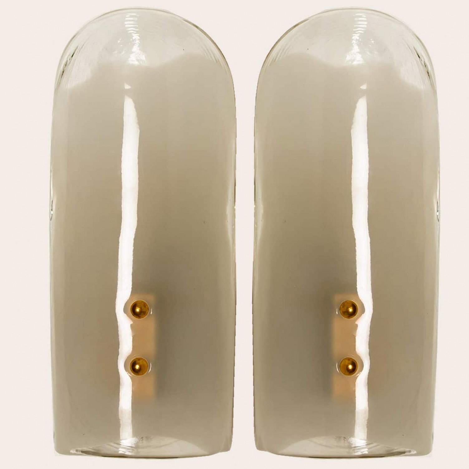 Luci da parete in ottone e vetro di Murano soffiato a mano di J.T. Kalmar, anni '60 in vendita 3