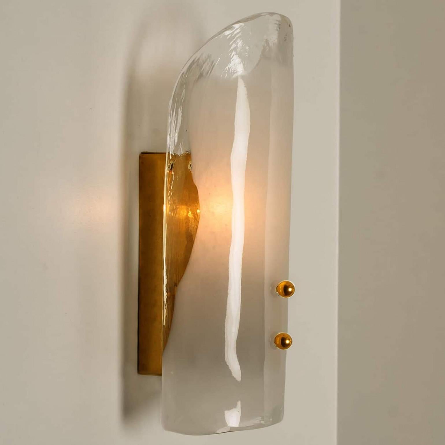 Apliques de latón y cristal de Murano soplado a mano de J.T. Kalmar, década de 1960 Austríaco en venta