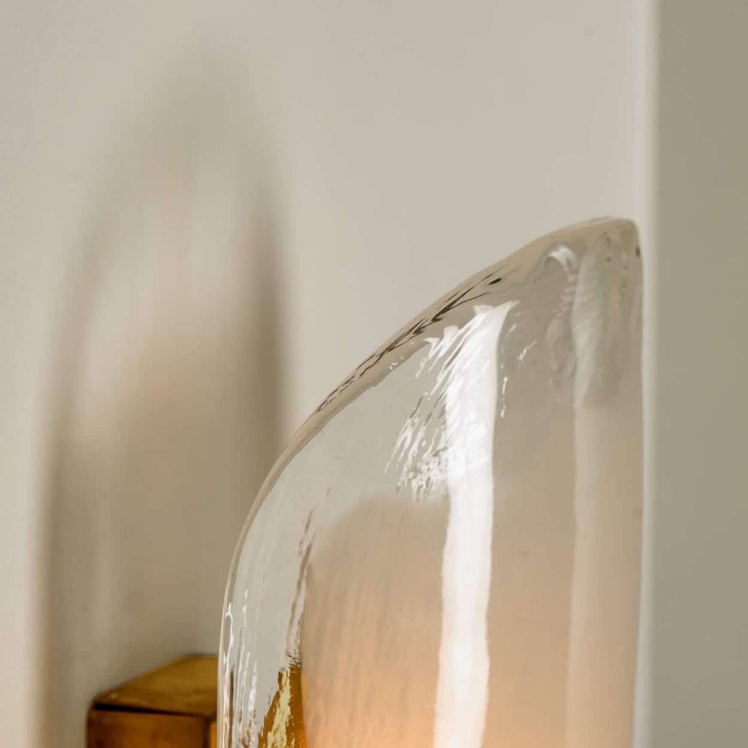 Apliques de latón y cristal de Murano soplado a mano de J.T. Kalmar, década de 1960 mediados del siglo XX en venta