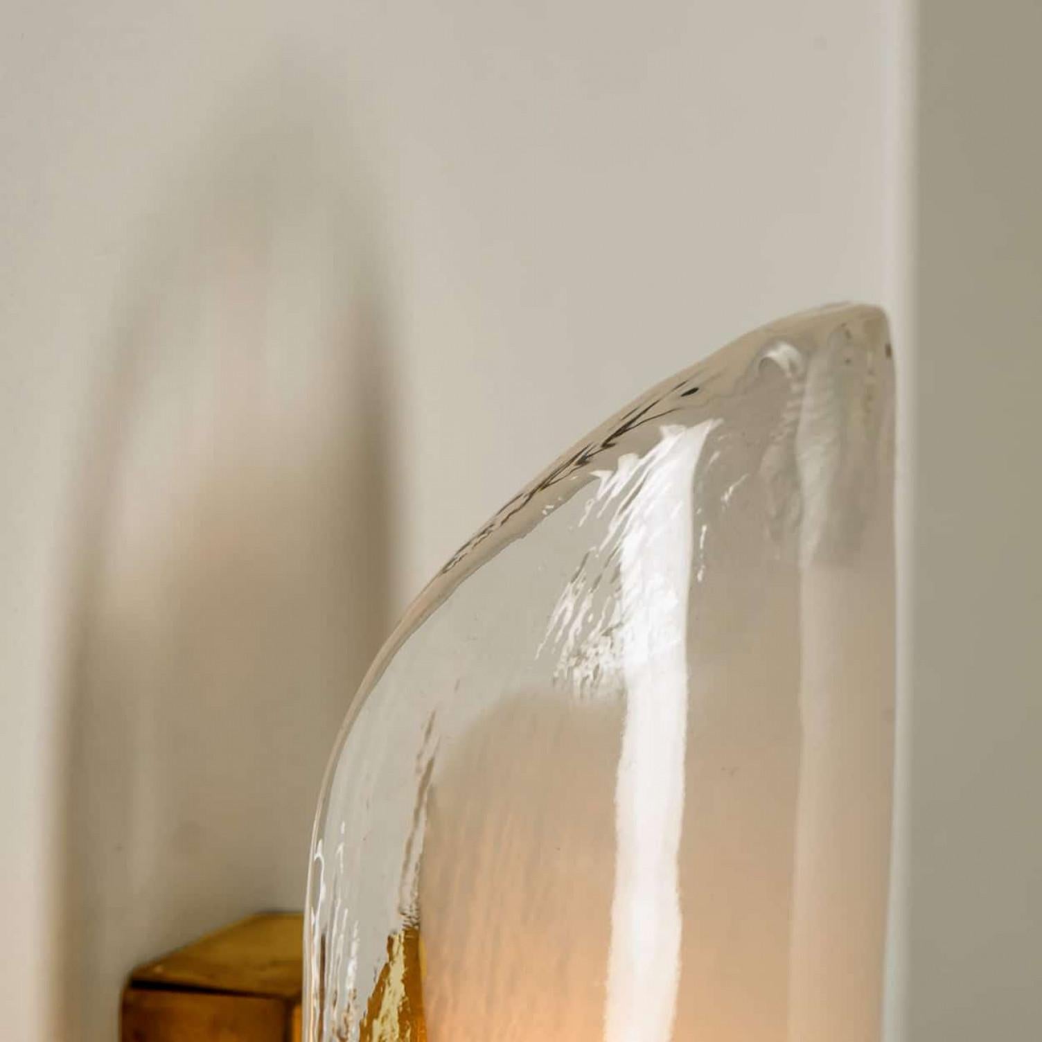 Apliques de latón y cristal de Murano soplado a mano de J.T. Kalmar, década de 1960 mediados del siglo XX en venta
