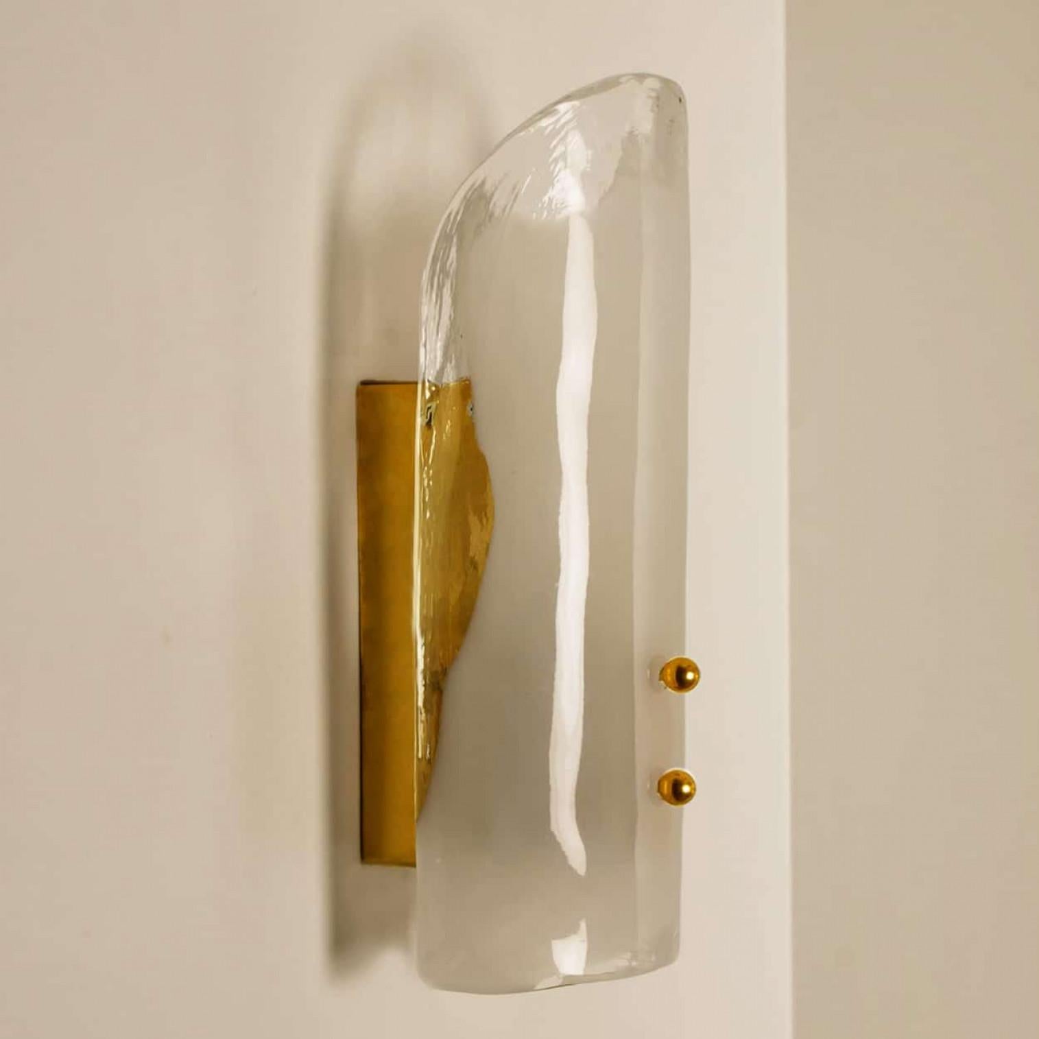 Apliques de latón y cristal de Murano soplado a mano de J.T. Kalmar, década de 1960 Latón en venta