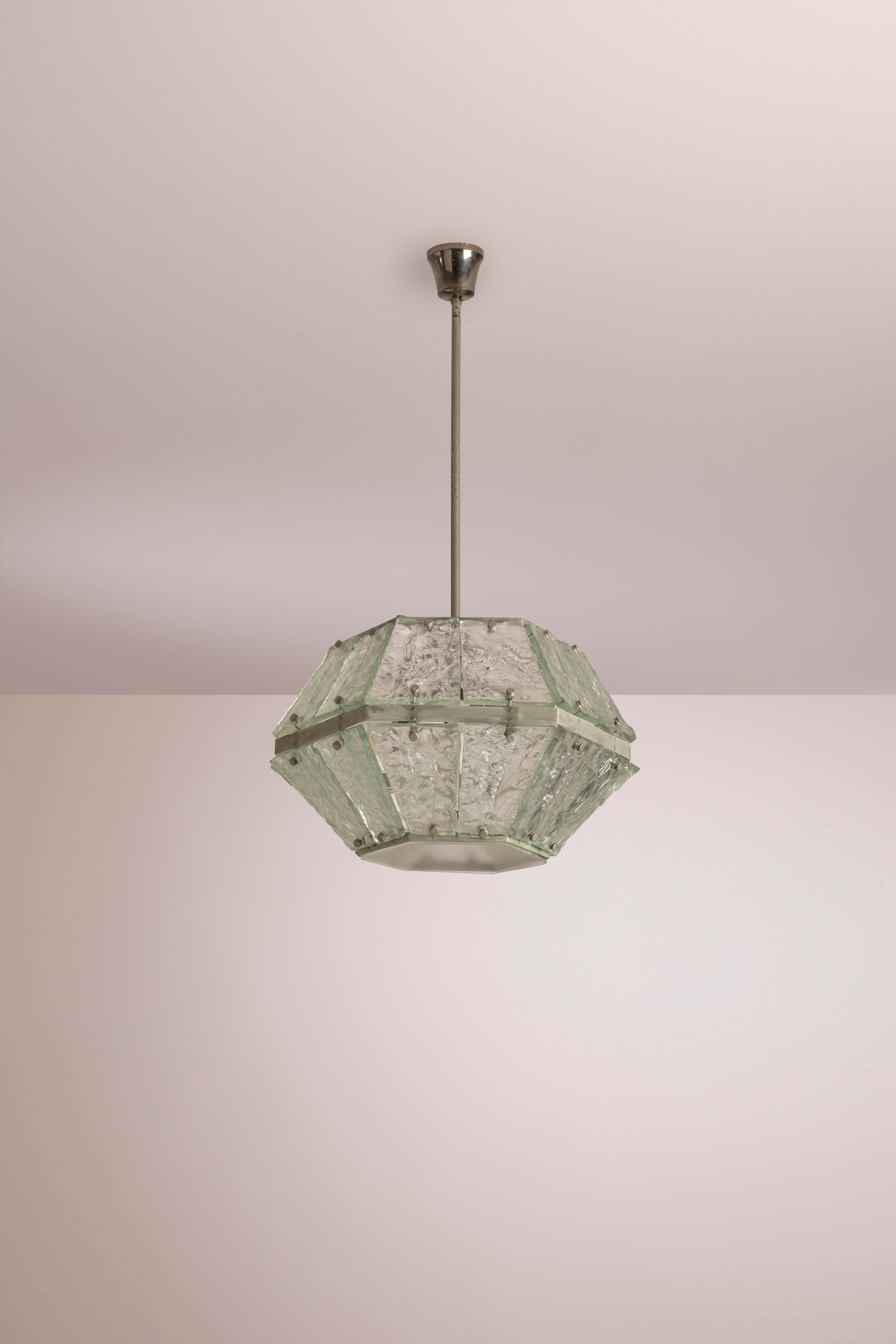 Brass and hand-faceted glass pendant lamp attributed to Fontana Arte Italy 1960s Moderno de mediados de siglo en venta