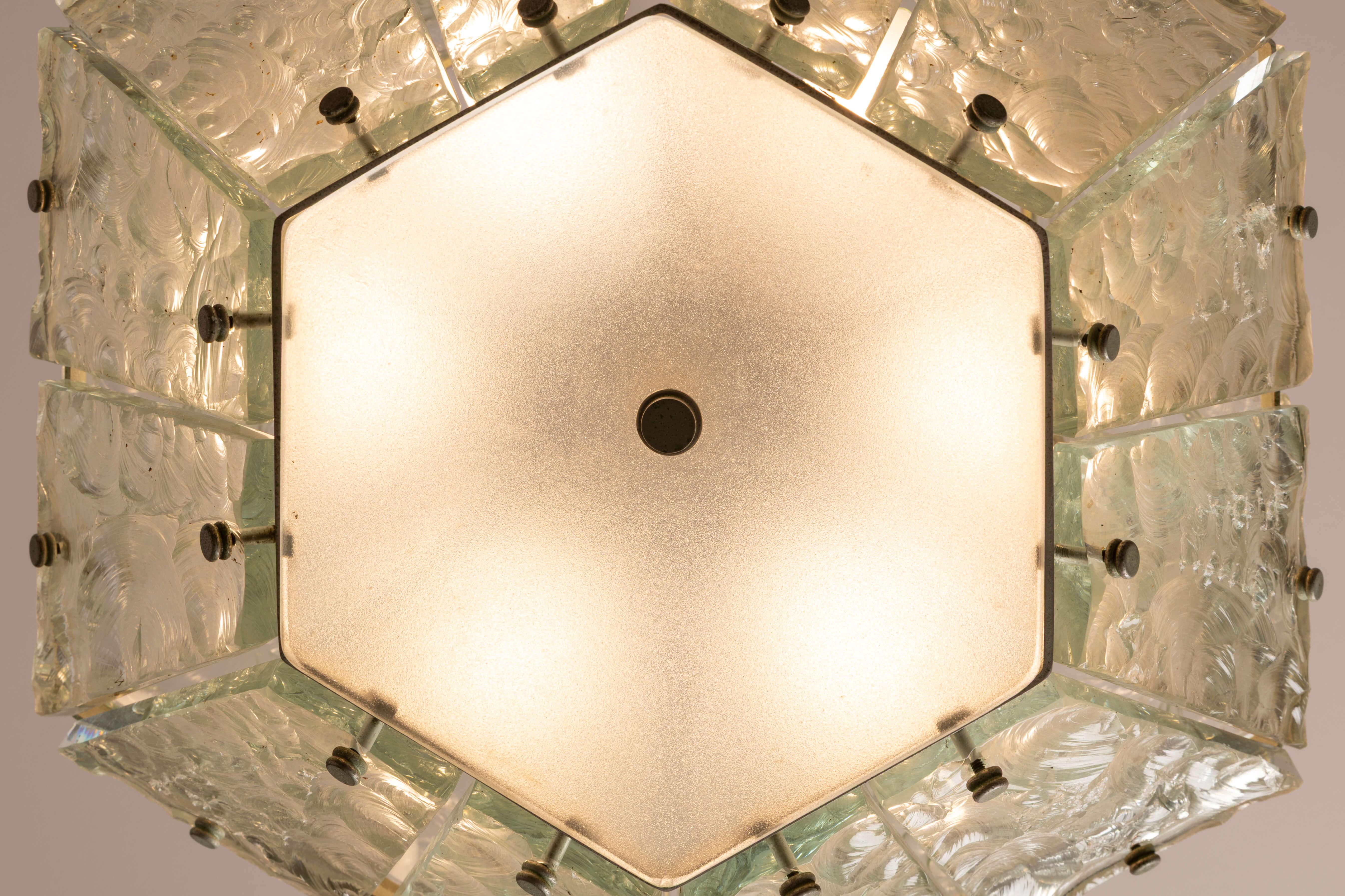Brass and hand-faceted glass pendant lamp attributed to Fontana Arte Italy 1960s en venta 2
