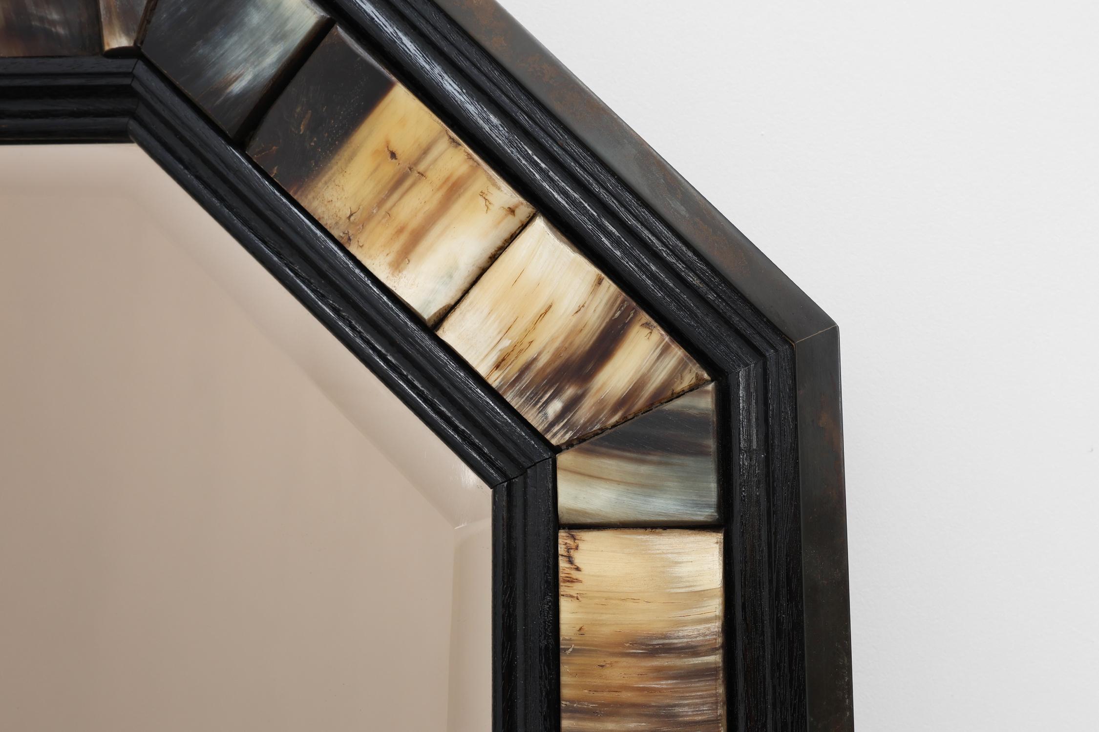 Mid-Century Modern Miroir octogonal en laiton et corne par Anthony Redmile, UK ca. 1980 en vente