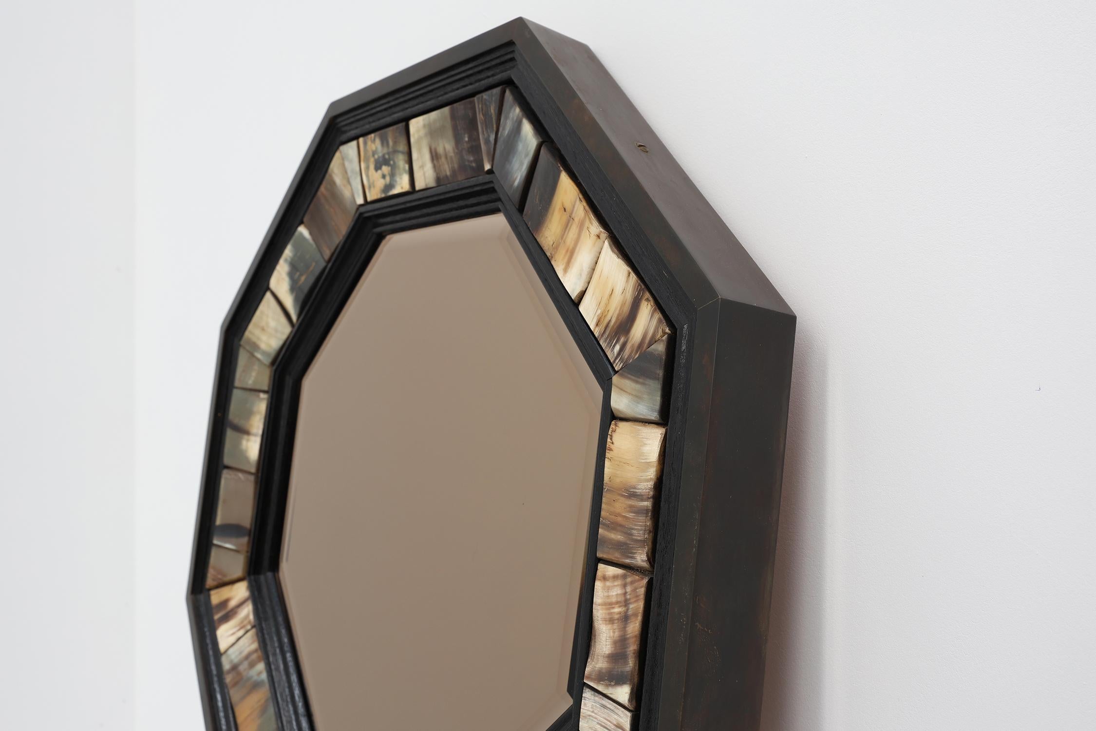 Miroir octogonal en laiton et corne par Anthony Redmile, UK ca. 1980 Bon état - En vente à Meulebeke, BE