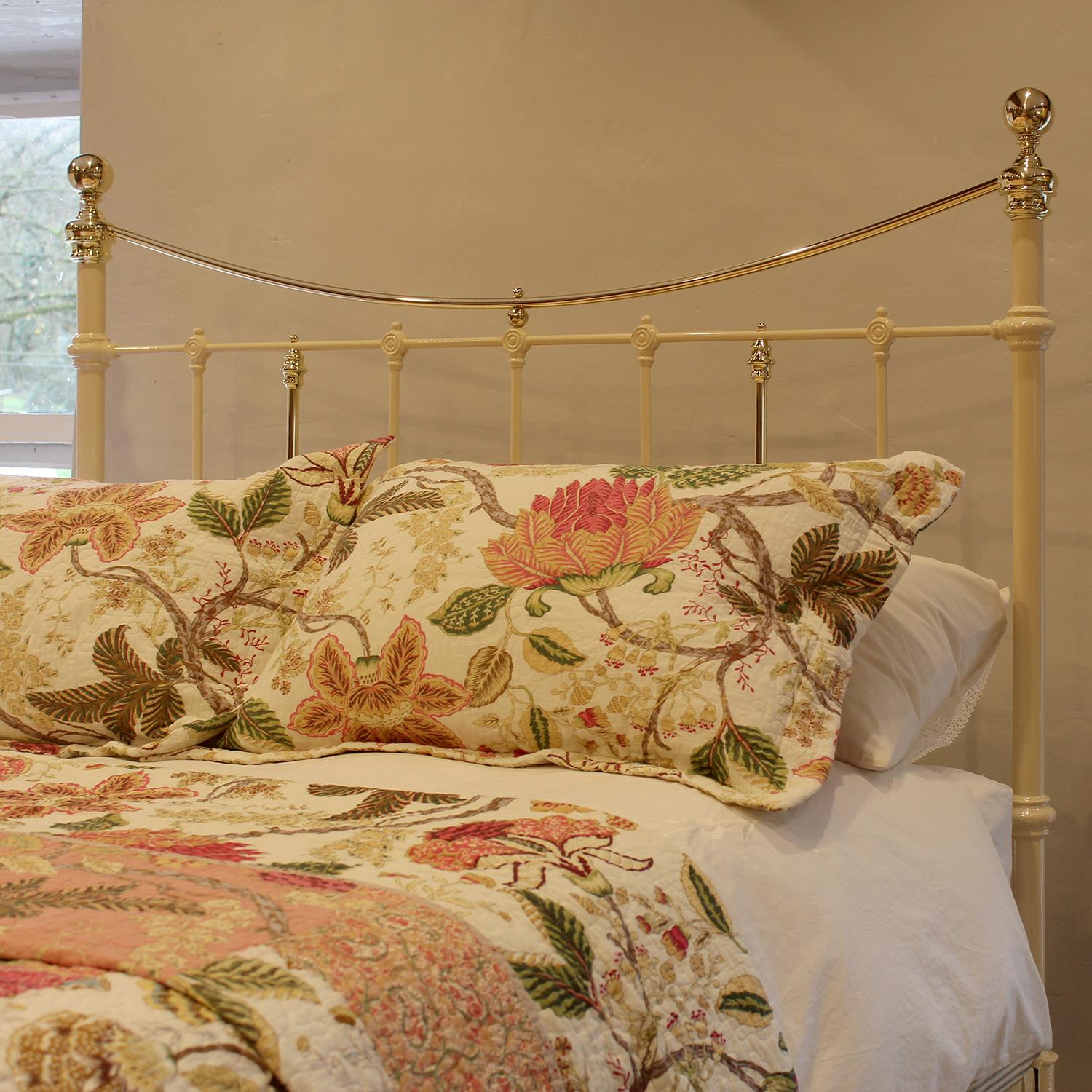 Brass and Iron Antique Bed in Cream MK310 In Good Condition In Wrexham, GB