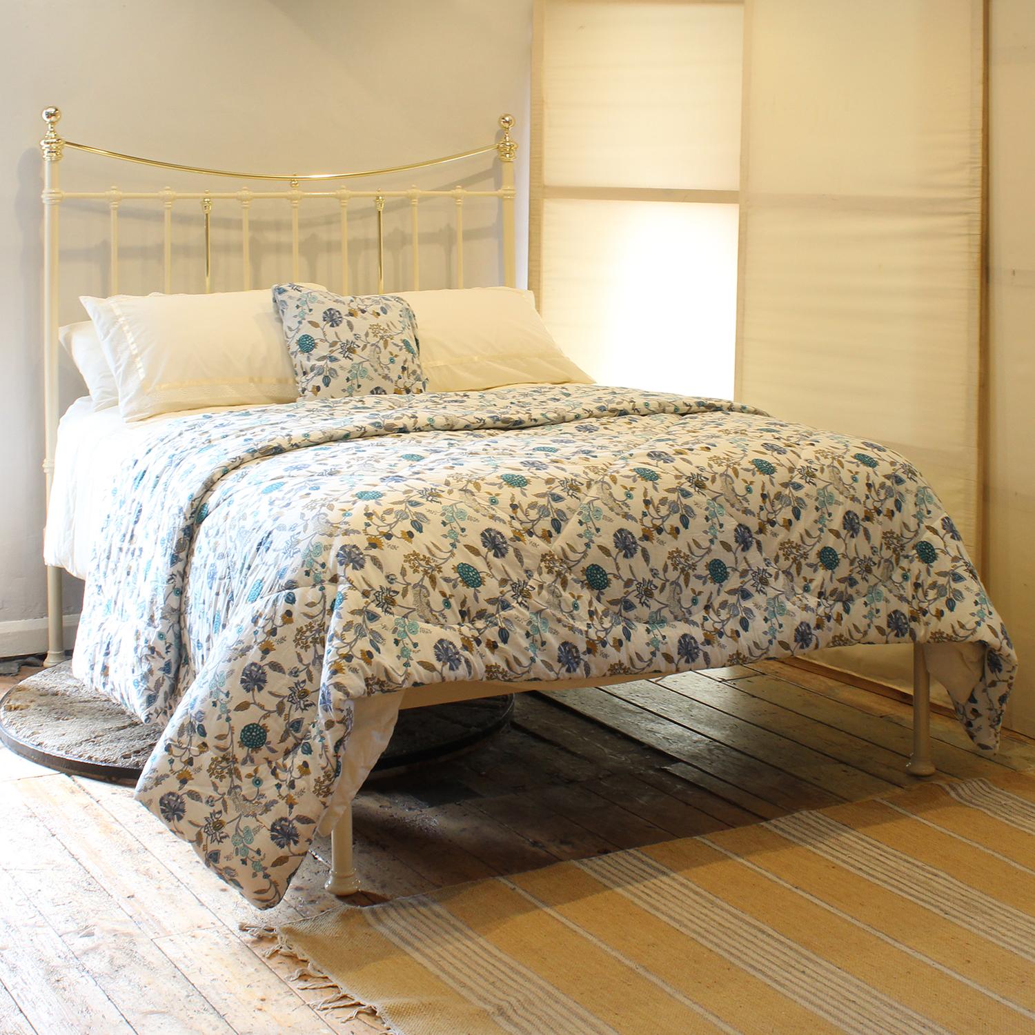 A platform Victorian brass and iron bed finished in cream with brass curved top rail.

This bed accepts a US Queen size (or UK King Size) 60 inch wide base and mattress set.

The price includes a firm standard bed base to support the mattress.

The