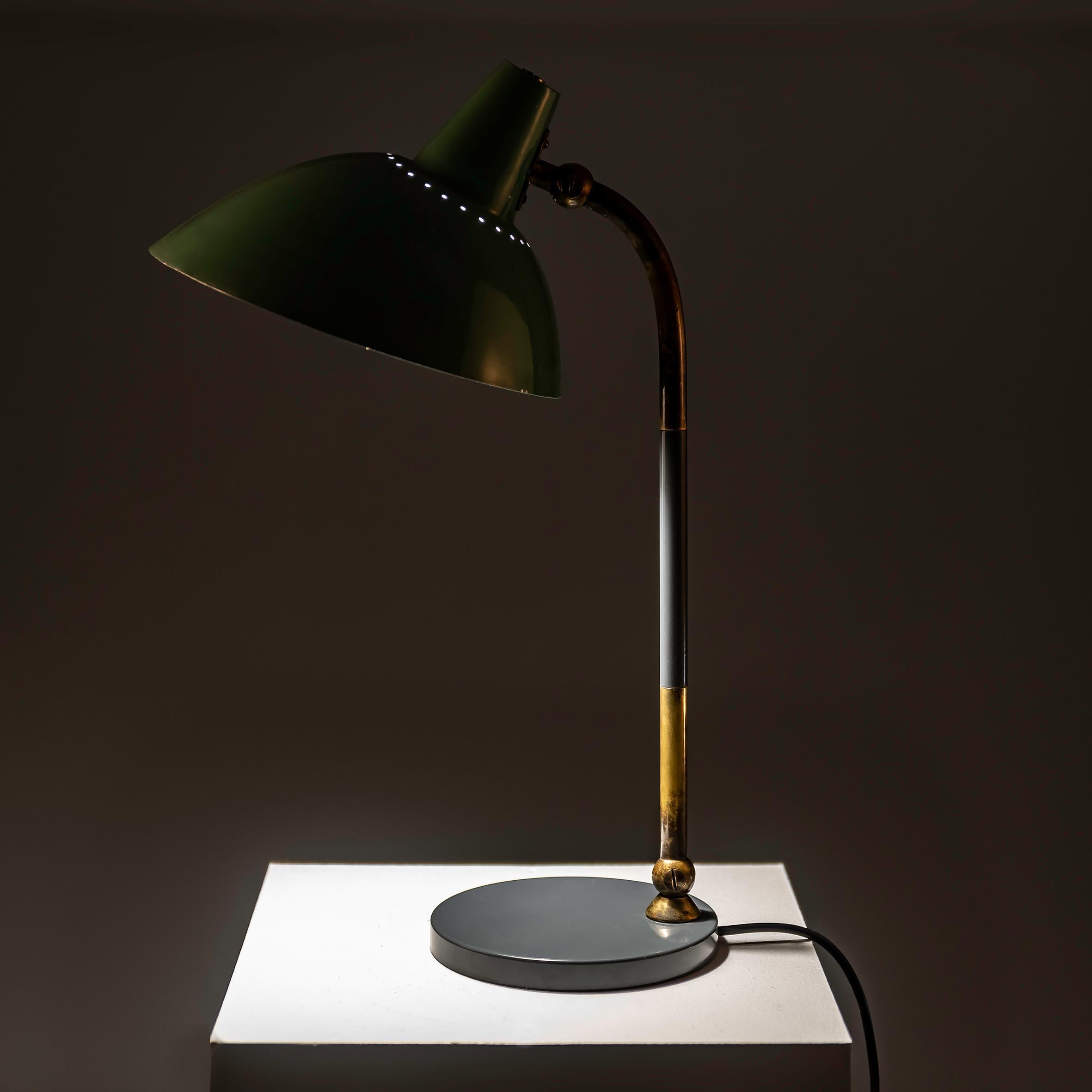Brass and Lacquered Aluminum Table Lamp by Metalarte in the style of Stilnovo For Sale 3