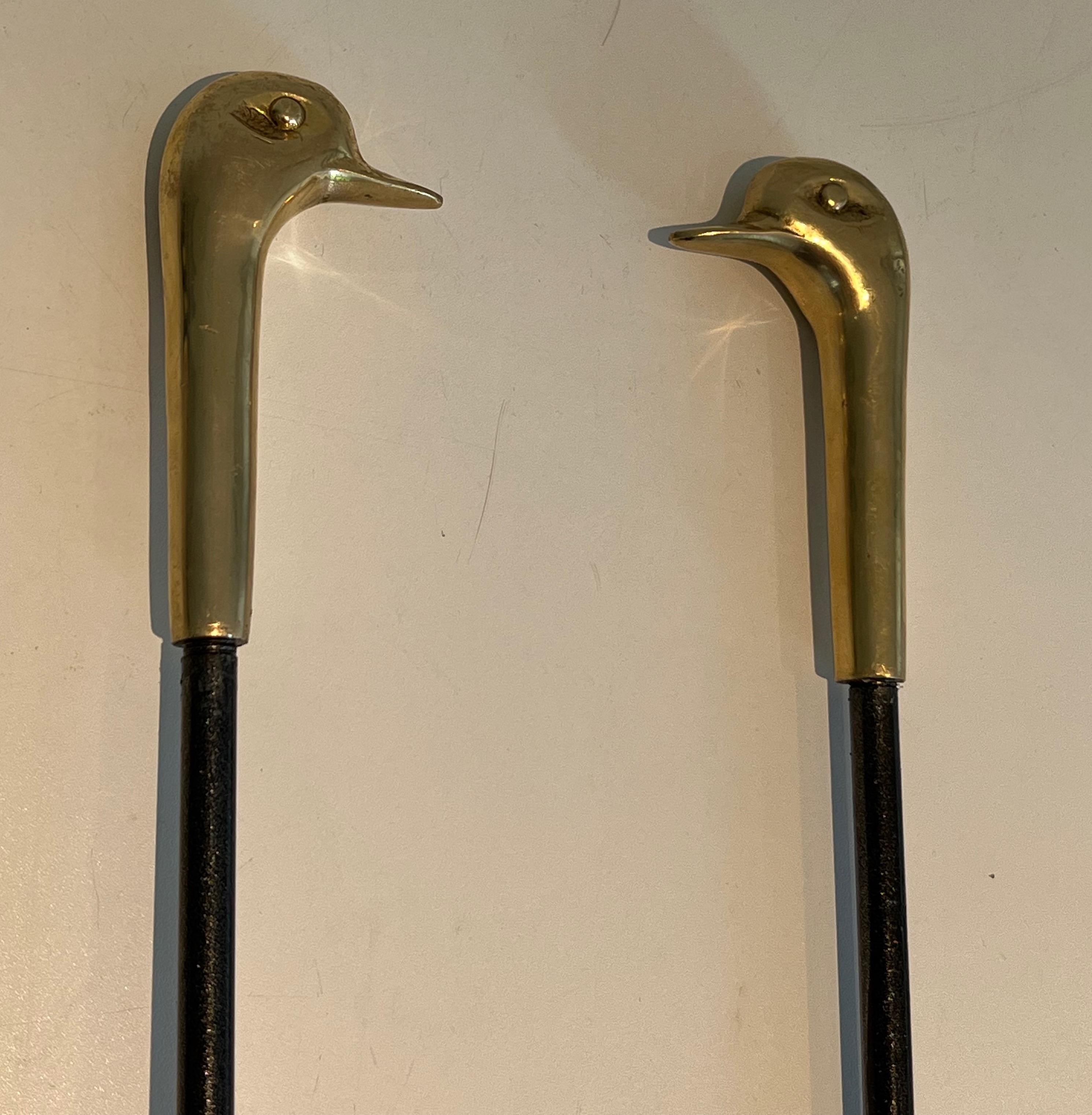 Brass and Lacquered Metal Duck Heads Fireplace Tools on Stand In Good Condition For Sale In Marcq-en-Barœul, Hauts-de-France