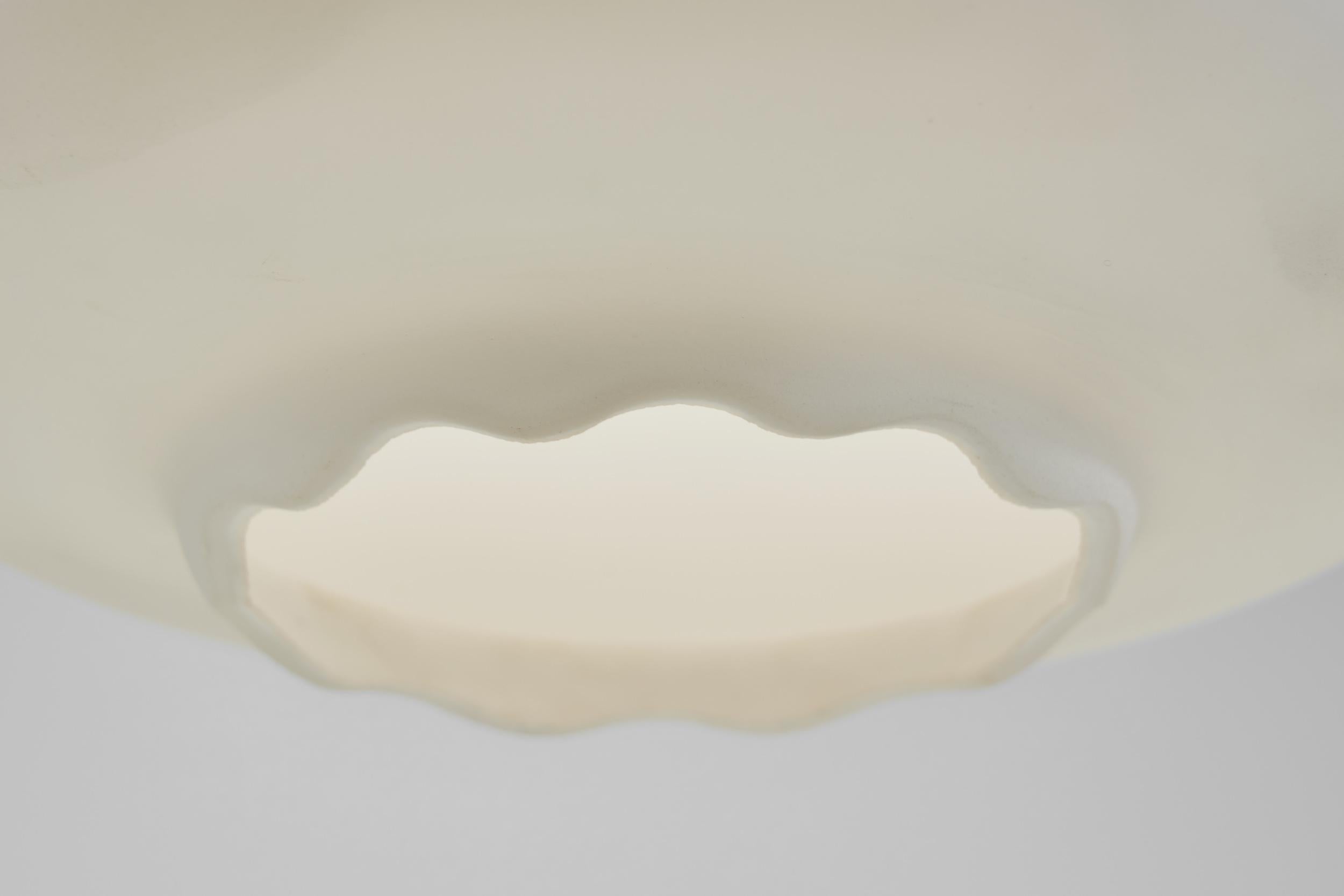 Lampadaire en laiton et métal laqué avec abat-jour en verre opale, Danemark, années 1950 en vente 8