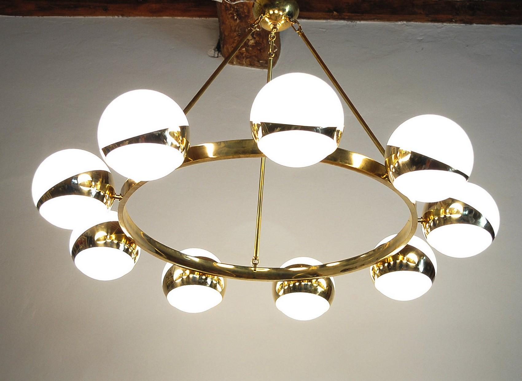 Italian Brass and lattimo glass chandelier, 9 spheres Stilnovo Designed for light output