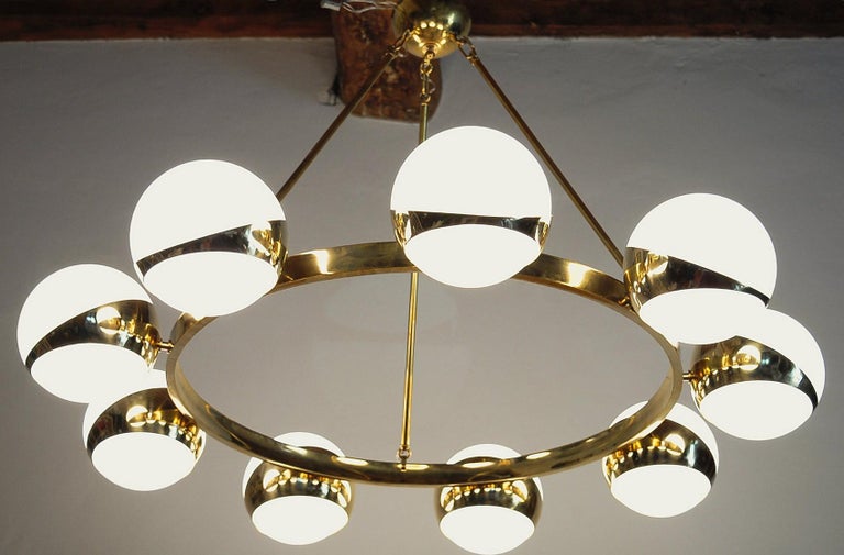 Brass and lattimo glass chandelier, 9 spheres Stilnovo Designed for light output 1